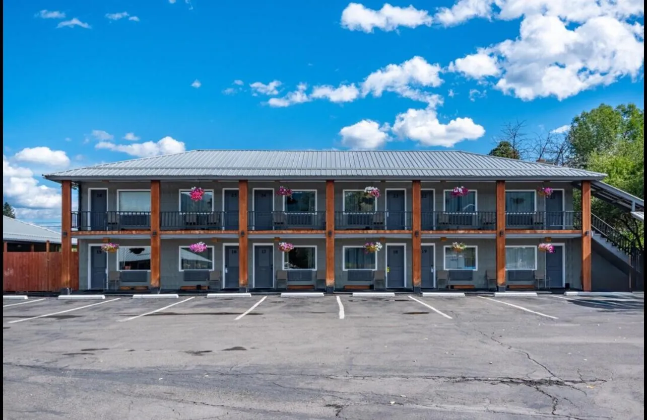 Property building in Sandman Motel