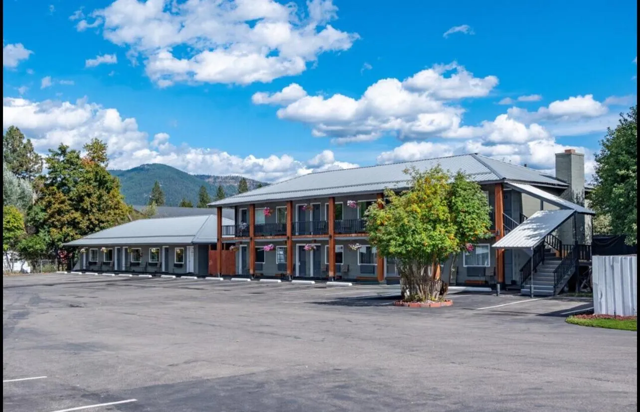 Property building in Sandman Motel