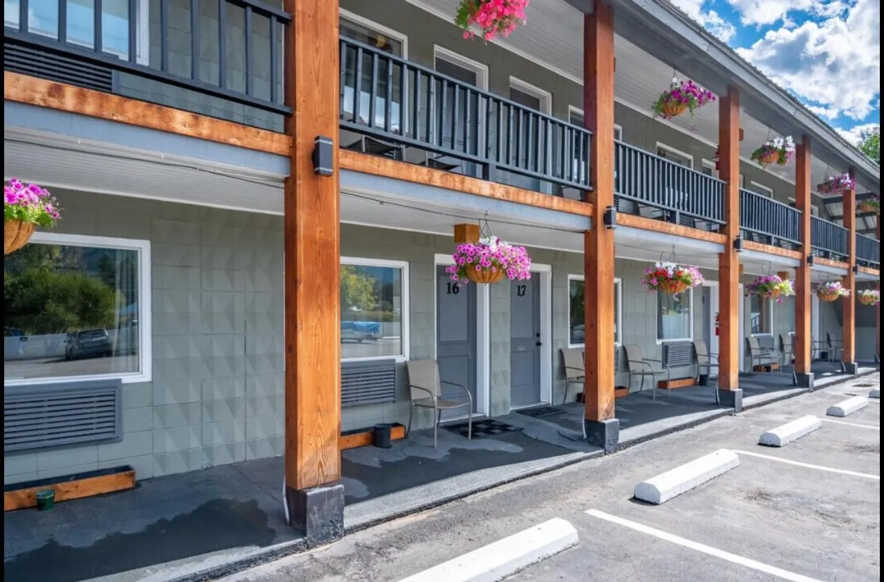 Property building in Sandman Motel