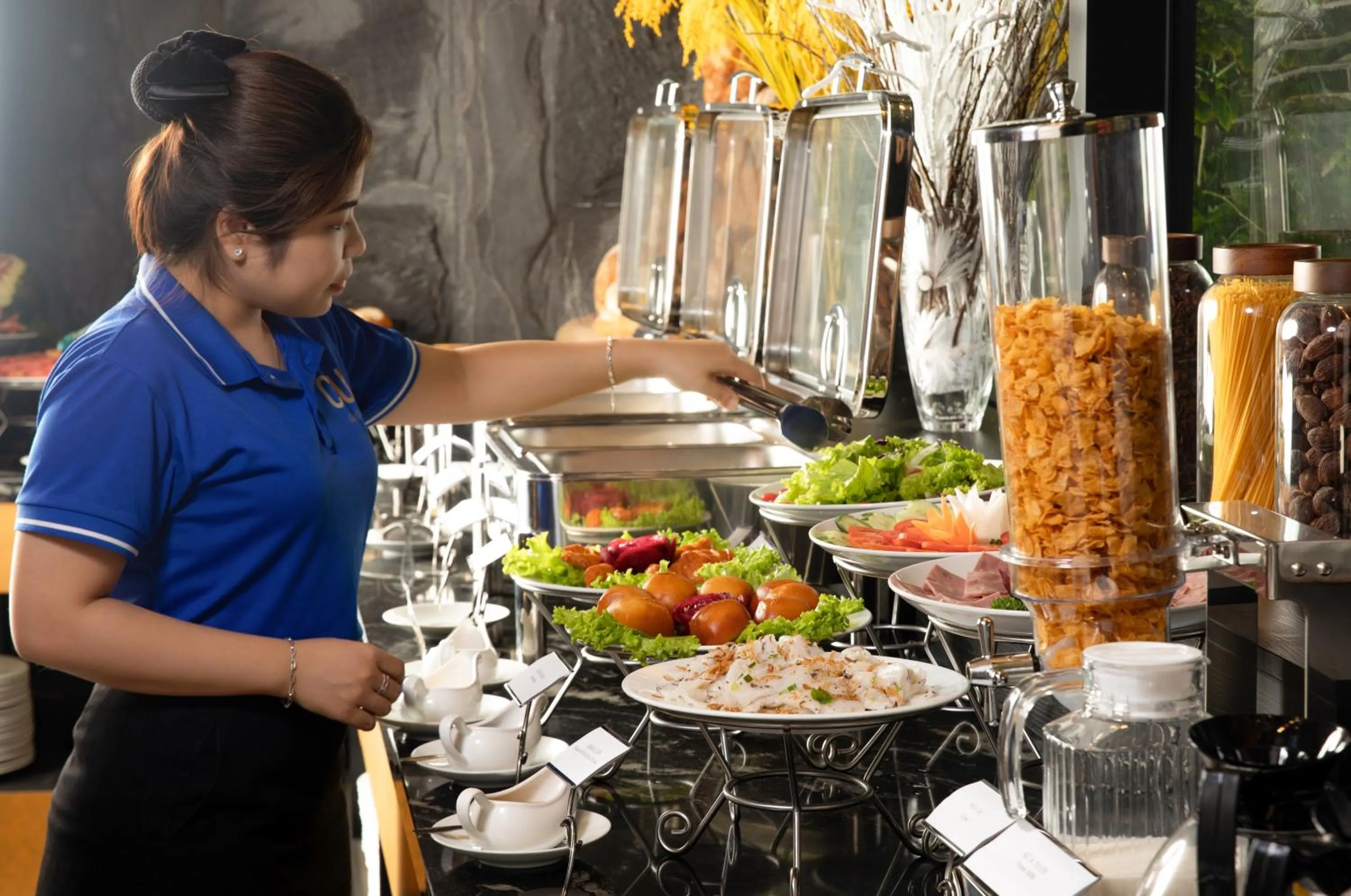 Restaurant/places to eat in Taiyo Hotel & Apartment