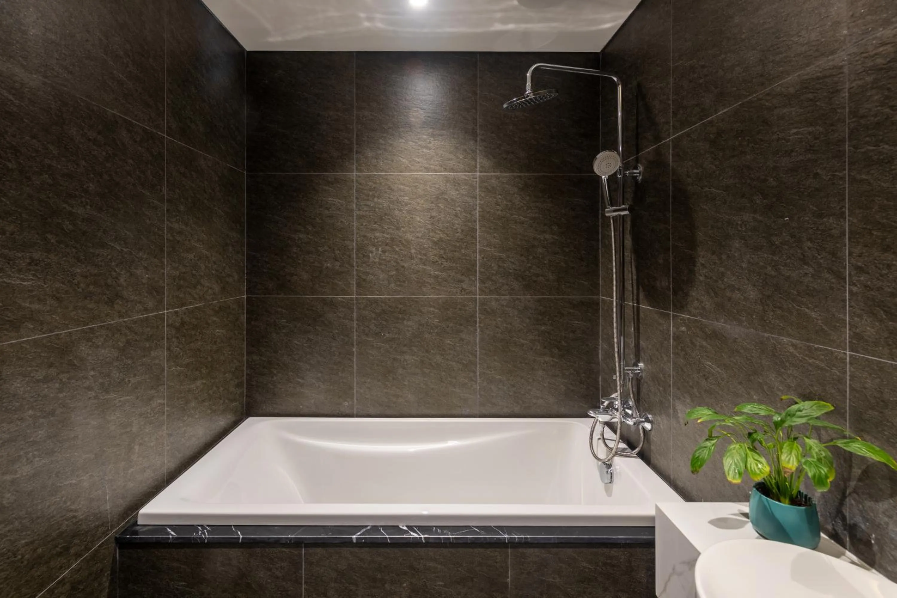 Shower in Taiyo Hotel & Apartment