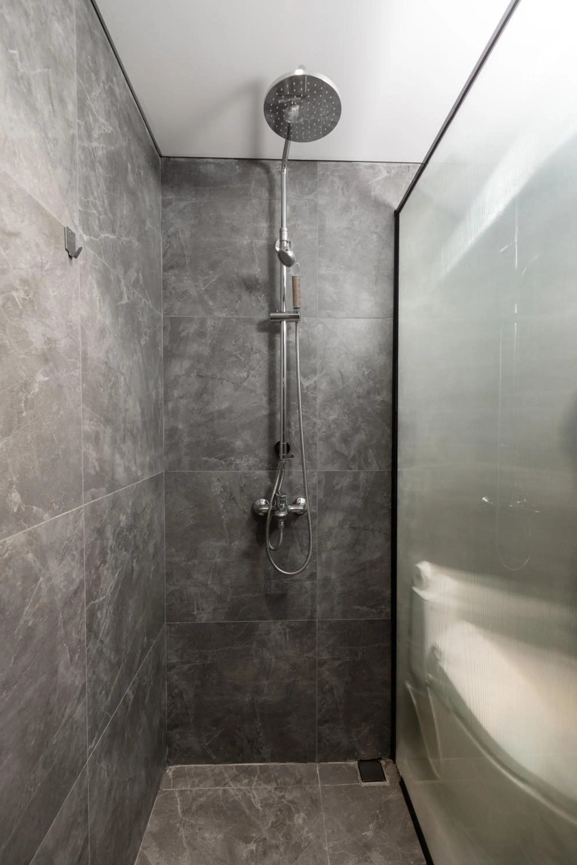 Shower in Taiyo Hotel & Apartment