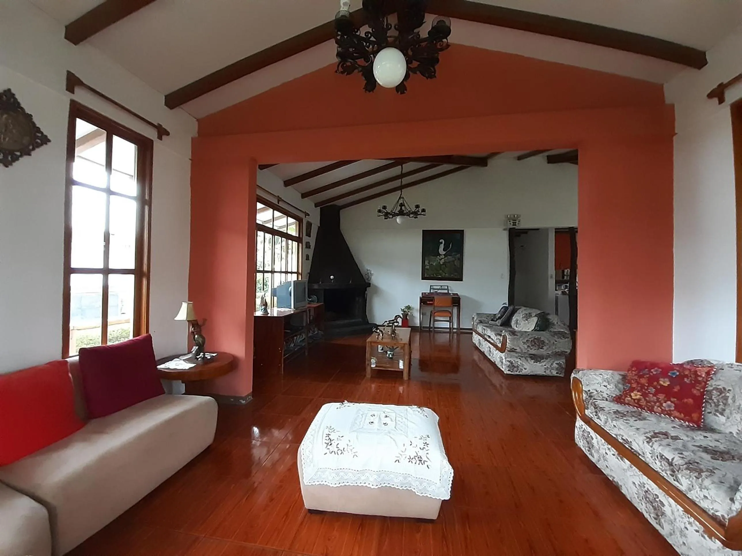 Communal lounge/ TV room in Suymar Ecolodge Galapagos
