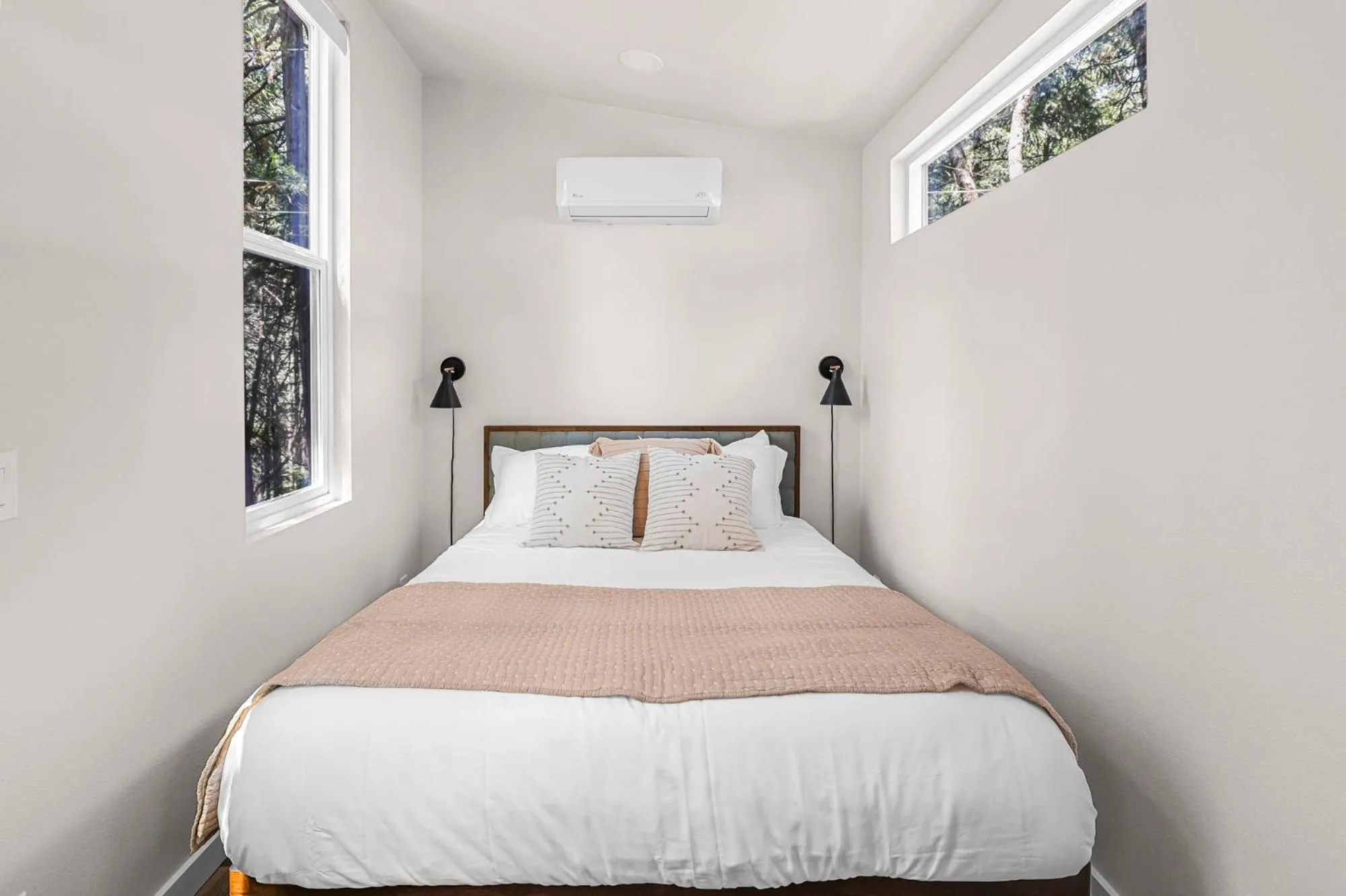 Bed in Cave Springs Resort