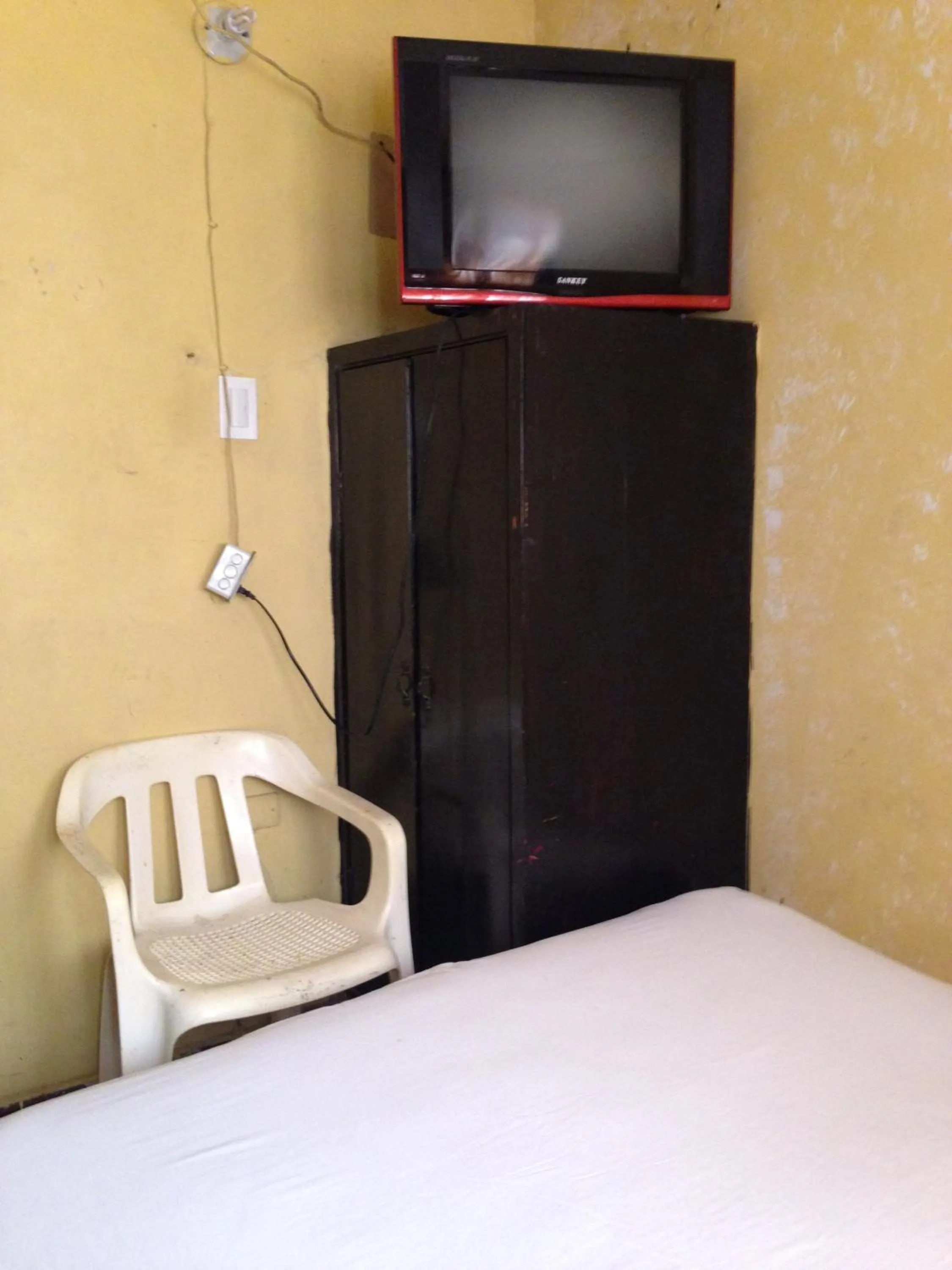 Bed in Hotel El Diamante CA