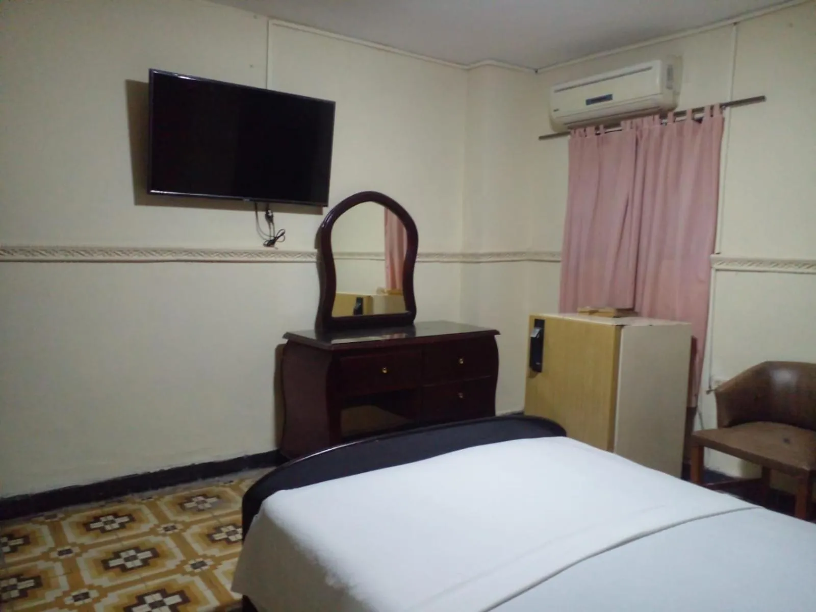 Bed in Hotel El Diamante CA