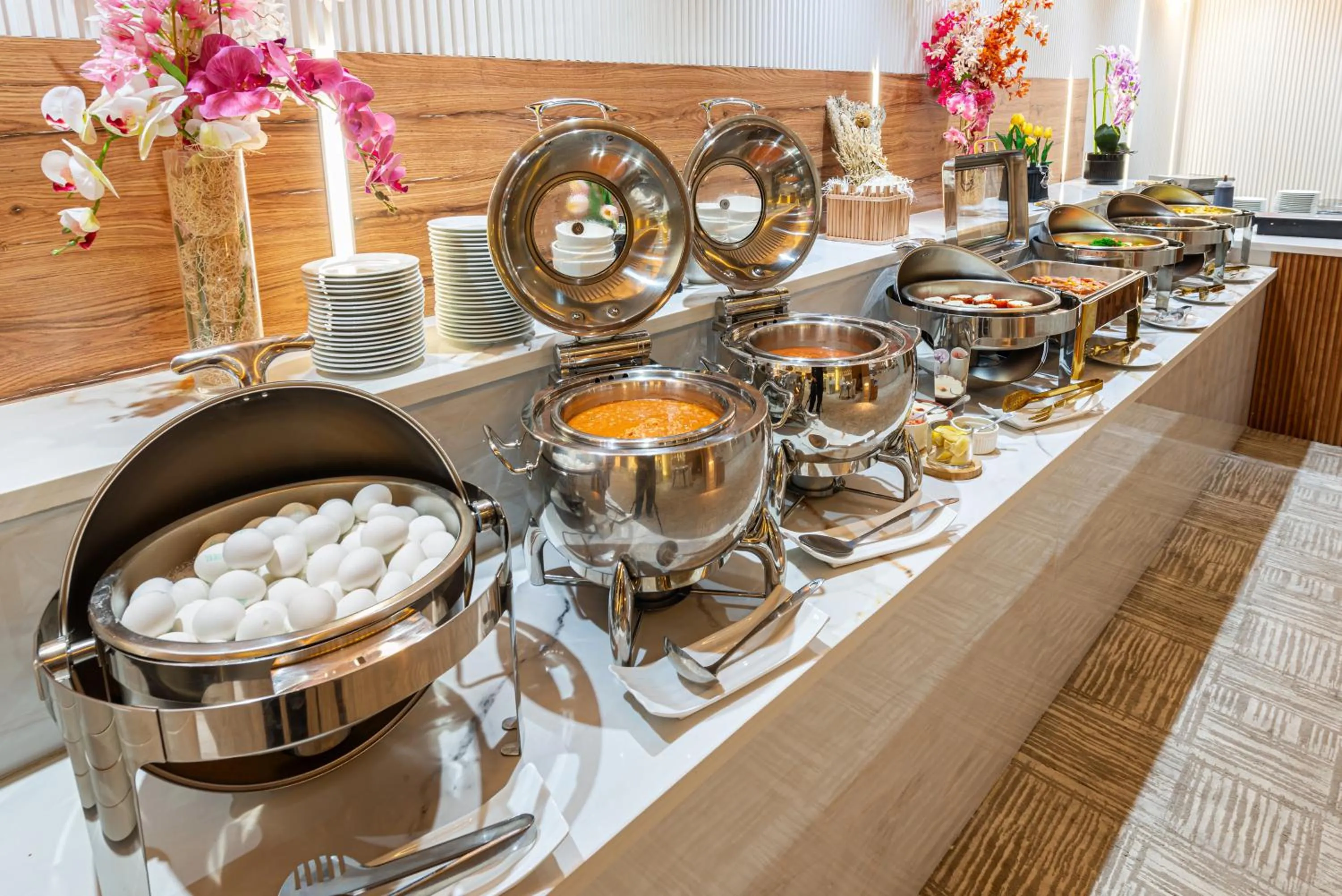 Restaurant/places to eat in Ross Hotel