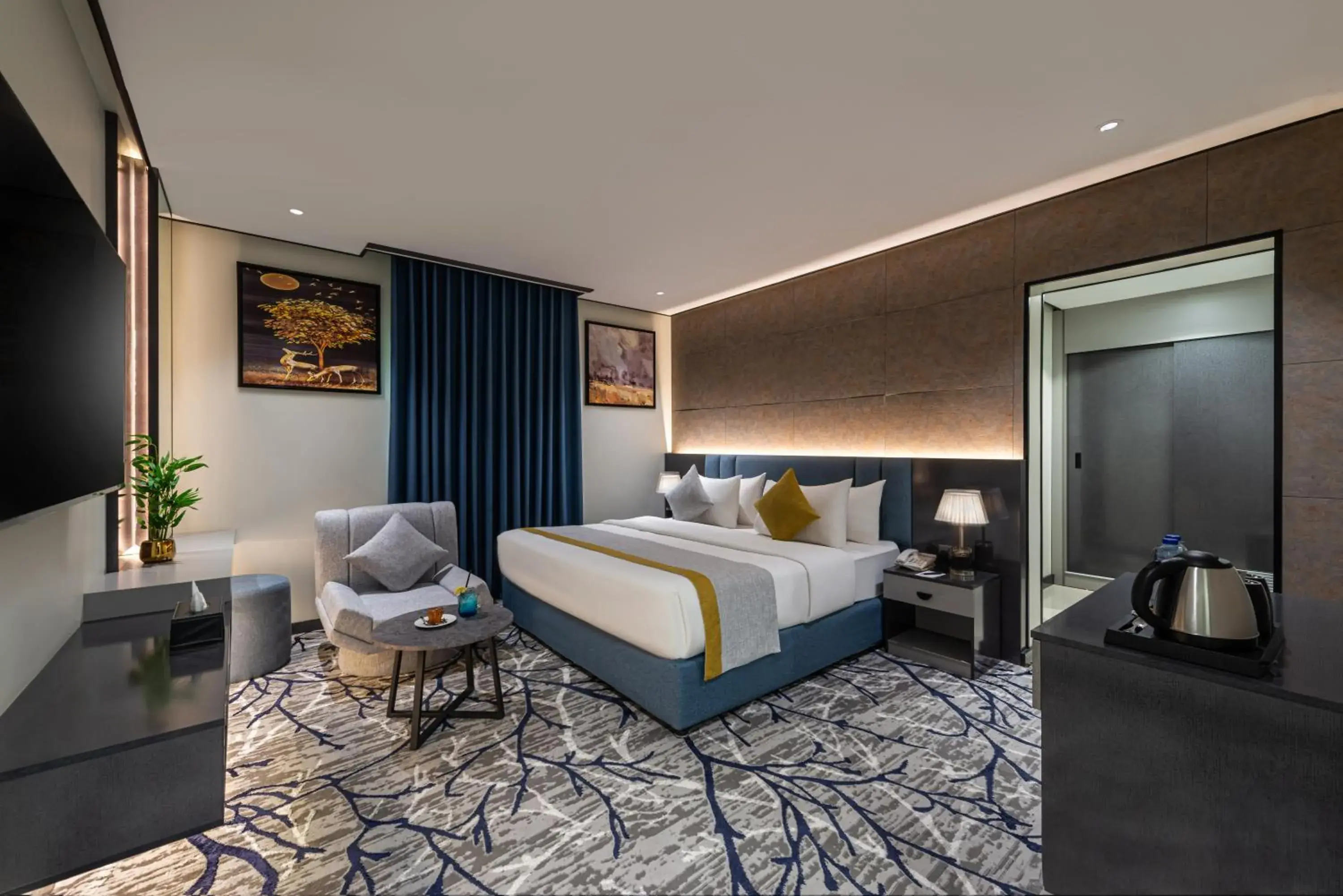 Deluxe Double Room in Ross Hotel Deluxe Double Room in Ross Hotel