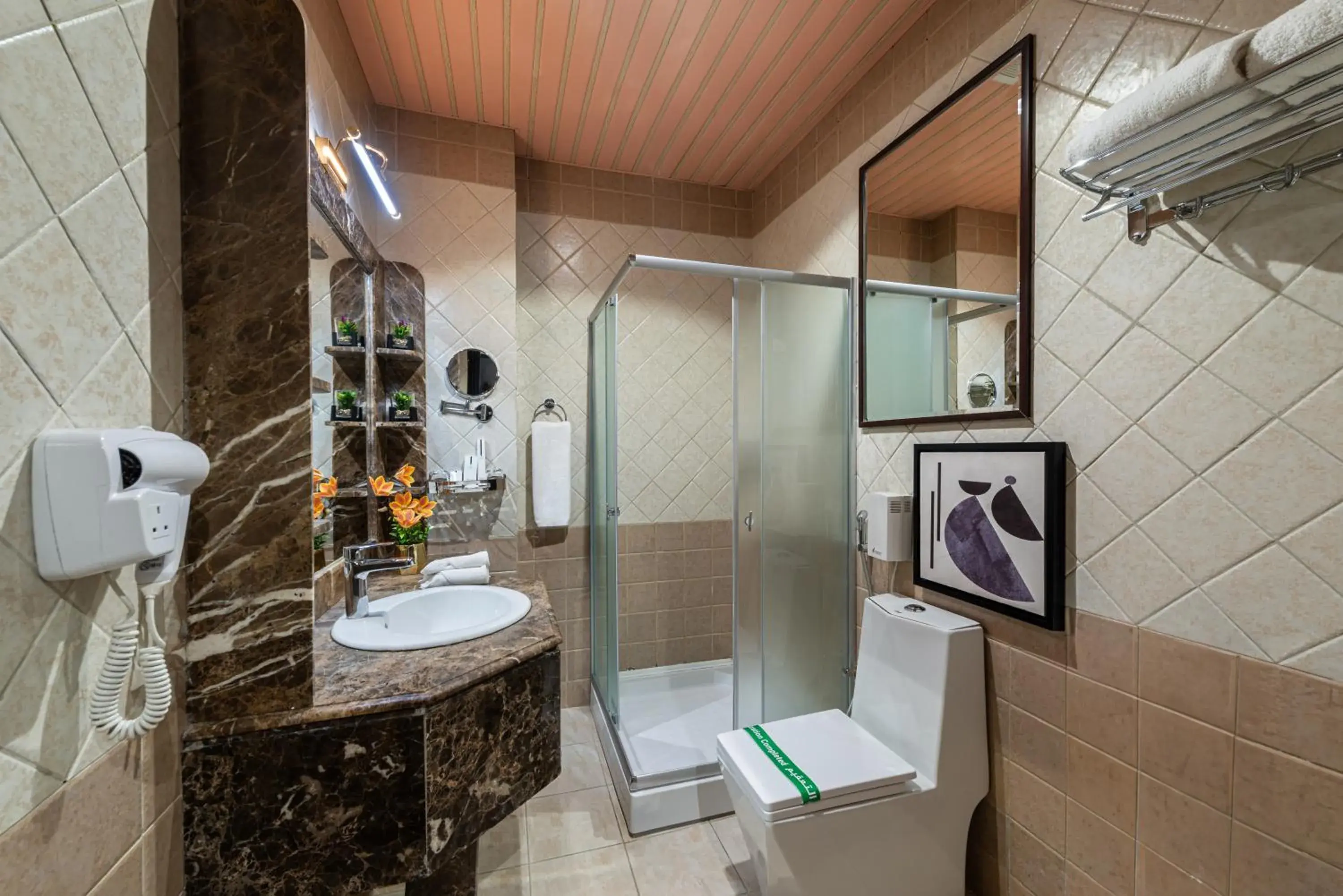 Large Twin Room in Ross Hotel Large Twin Room in Ross Hotel