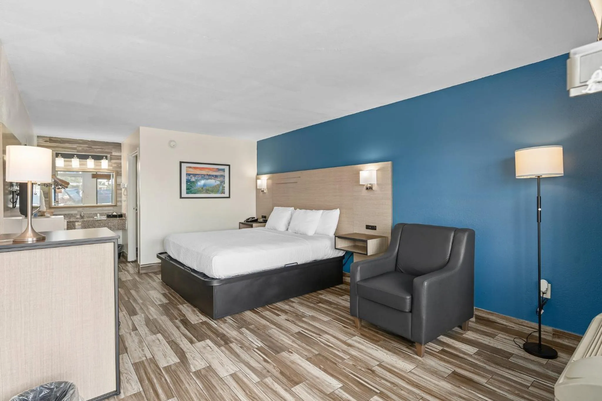 Bedroom, Bed in Baymont by Wyndham Orlando Downtown