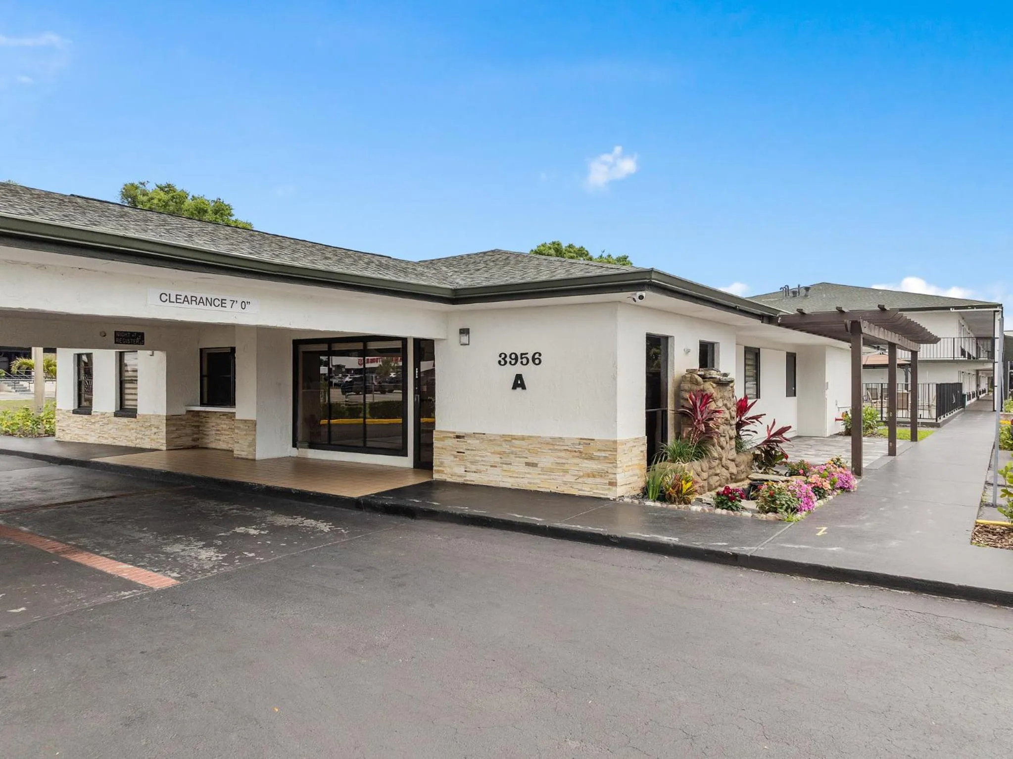 Property building in Baymont by Wyndham Orlando Downtown