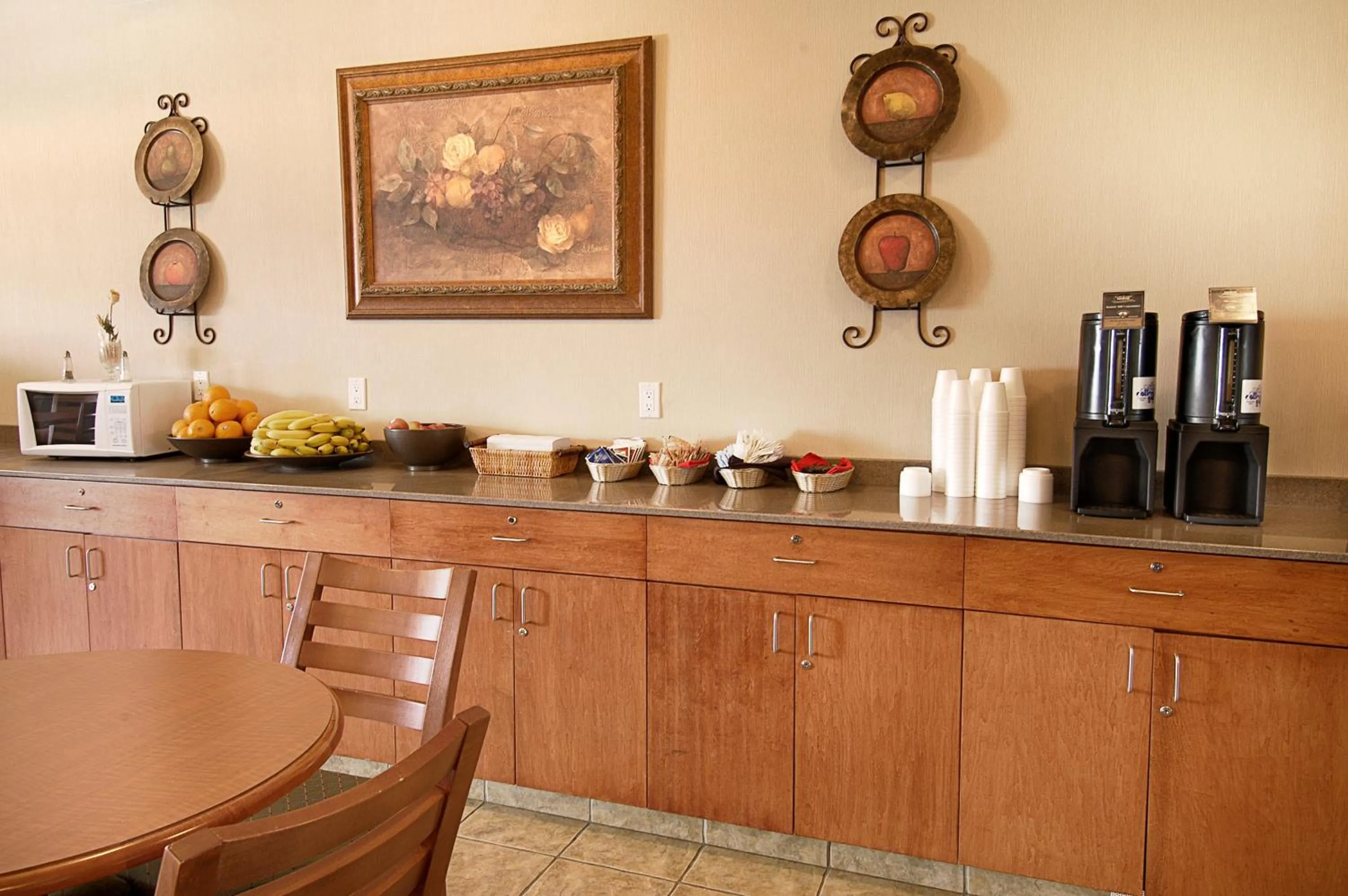 Restaurant/places to eat in Ramada by Wyndham Clairmont/Grande Prairie