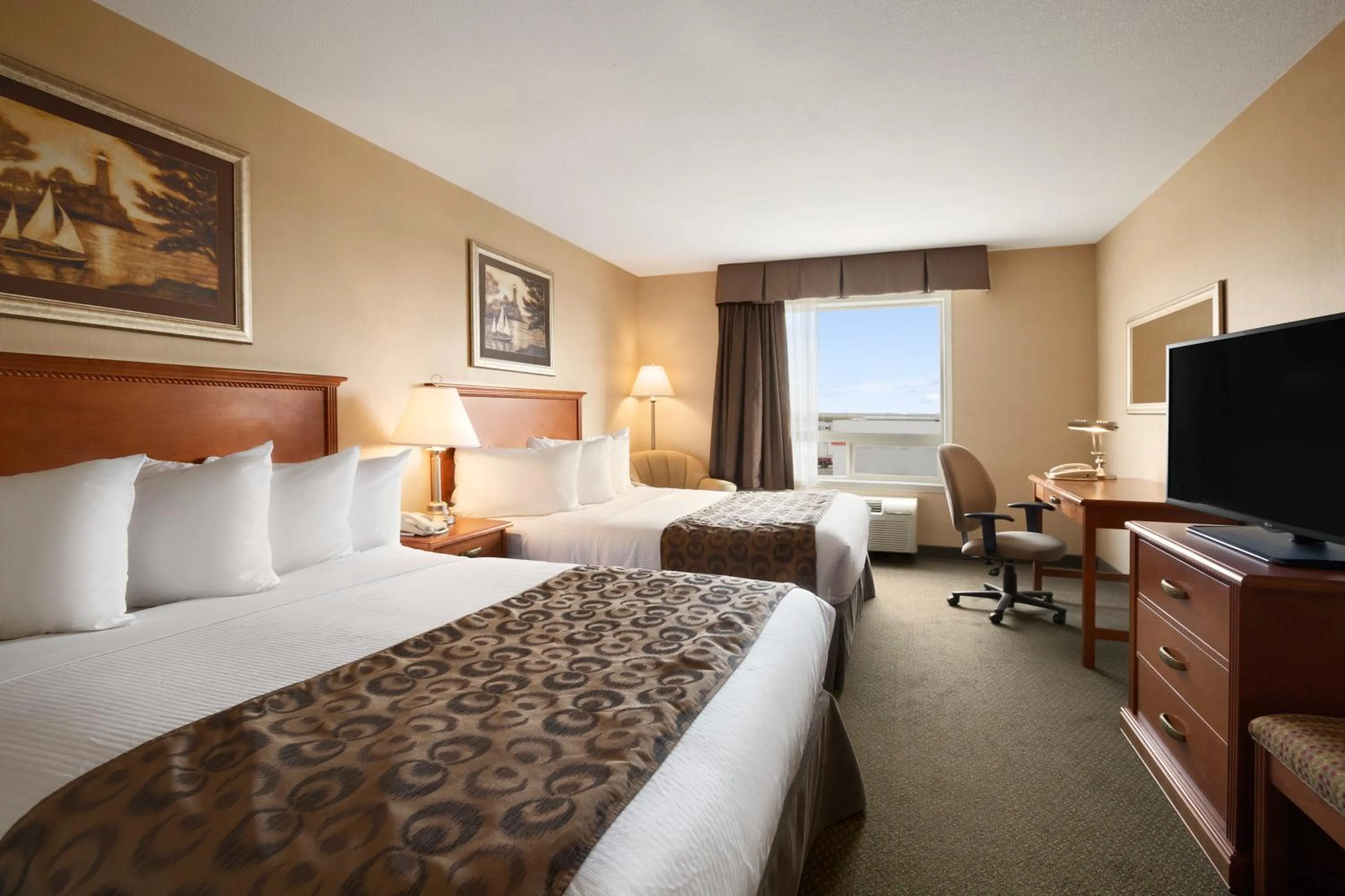 Bedroom, Bed in Ramada by Wyndham Clairmont/Grande Prairie