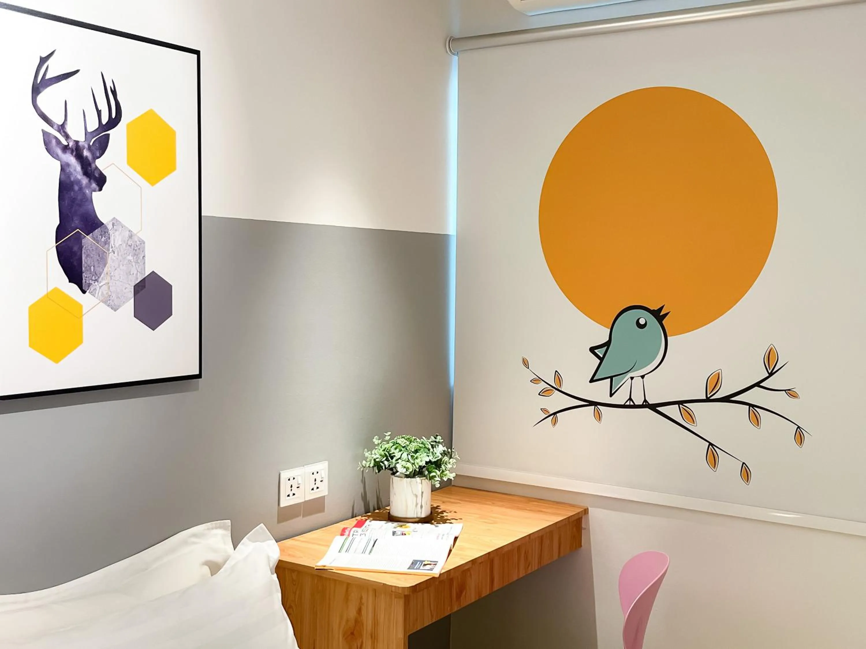 Decorative detail in Apple 1 Hotel Gurney