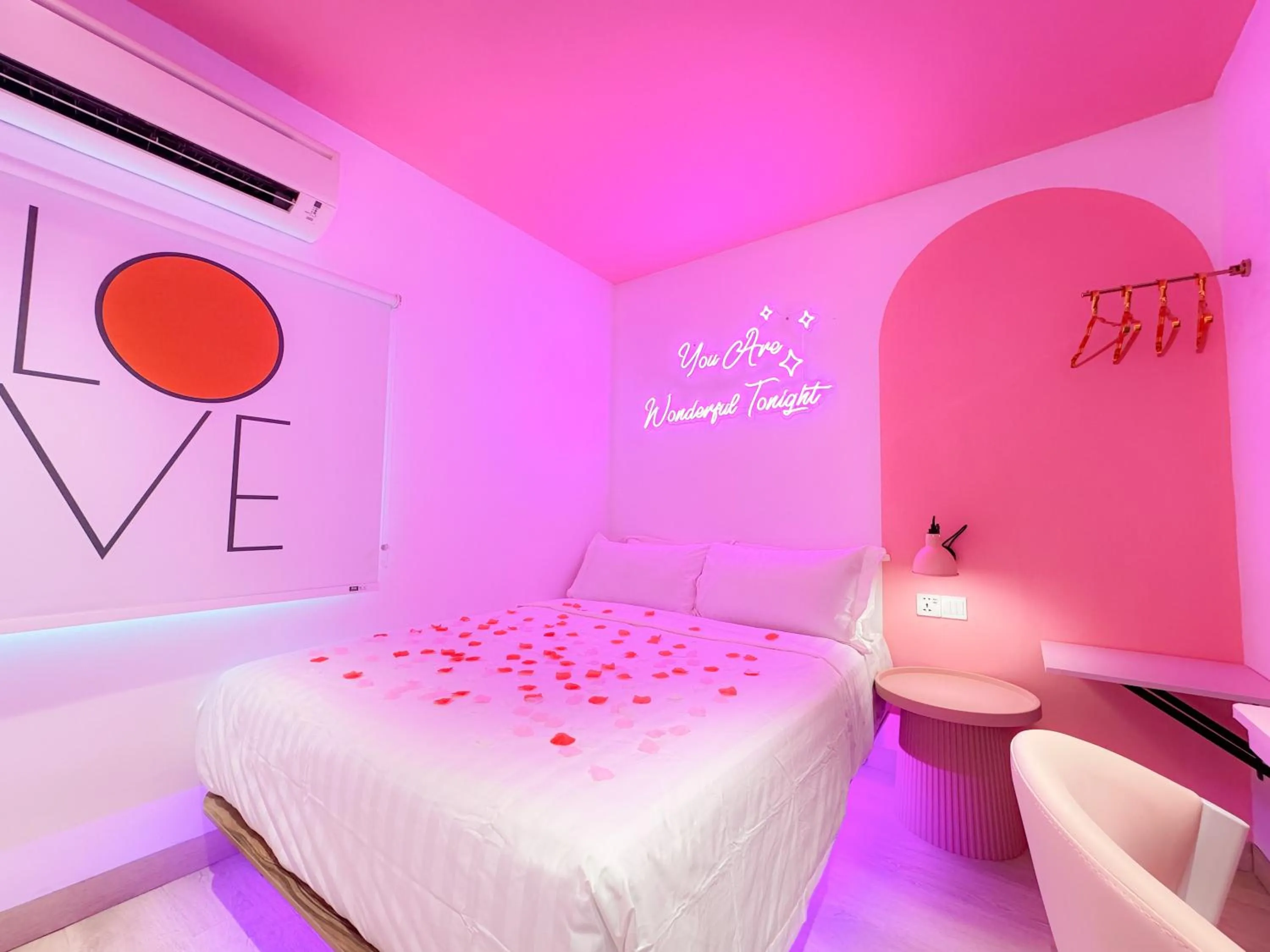 Bed in Apple 1 Hotel Gurney