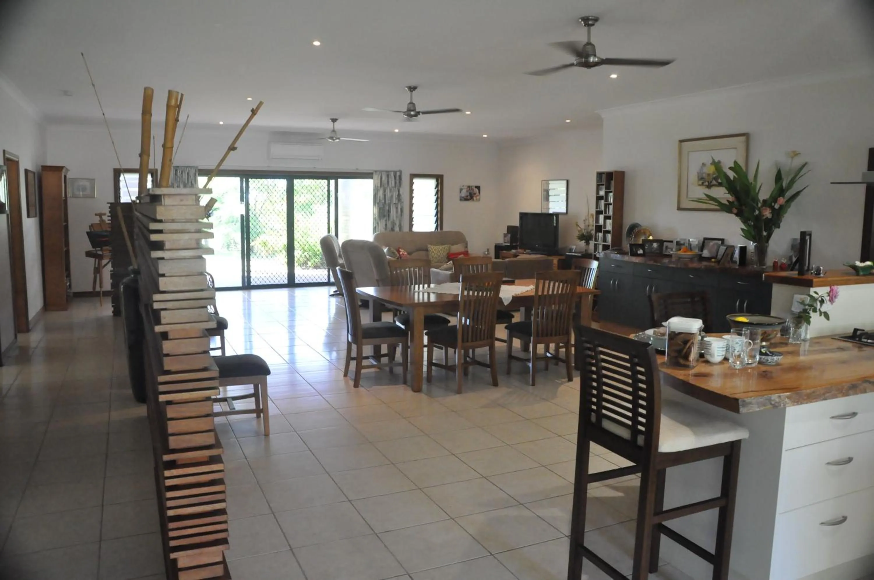 TV and multimedia in Magnetic Island Bed and Breakfast
