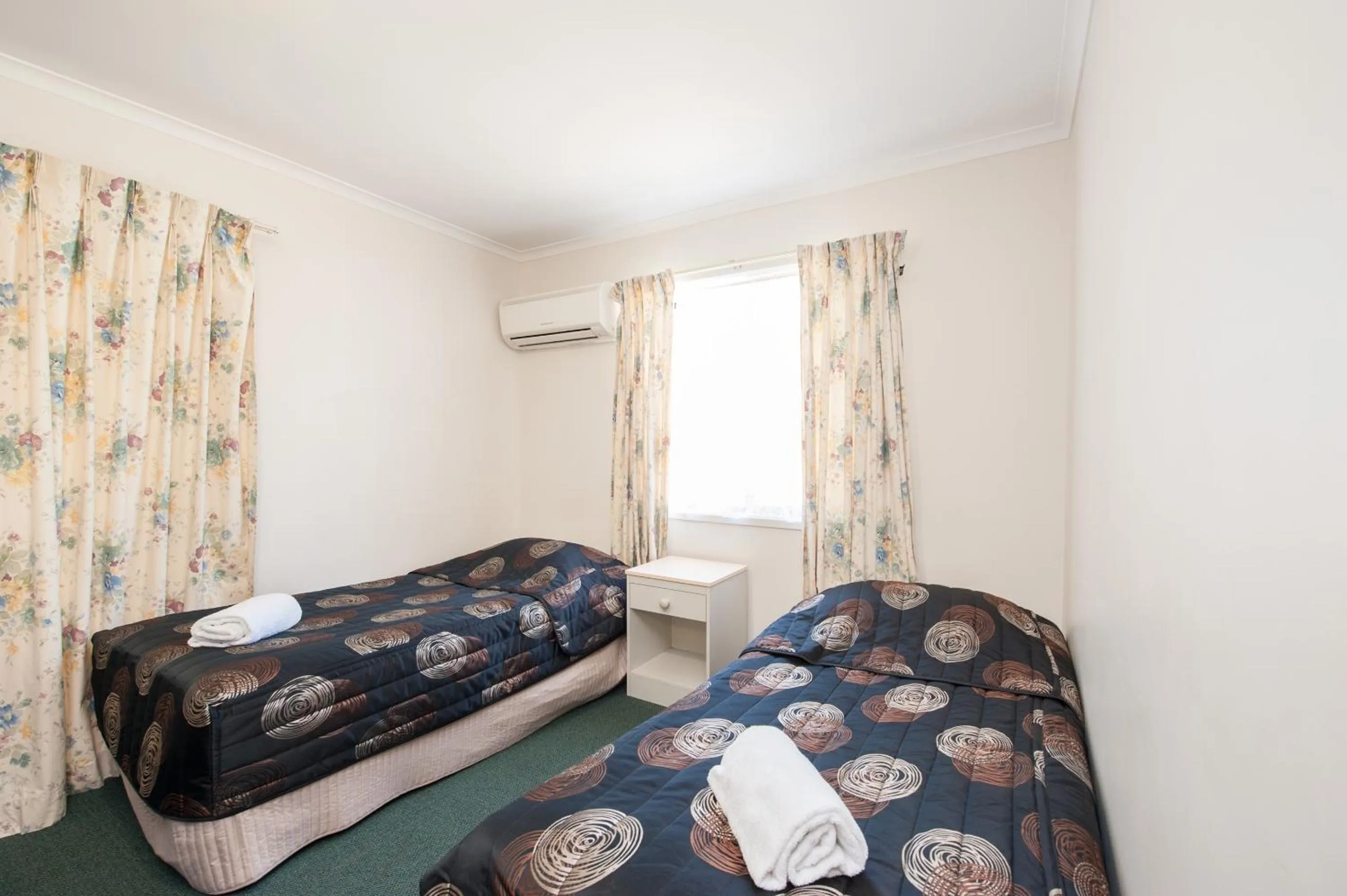 Bedroom in Jacaranda Place Motor Inn