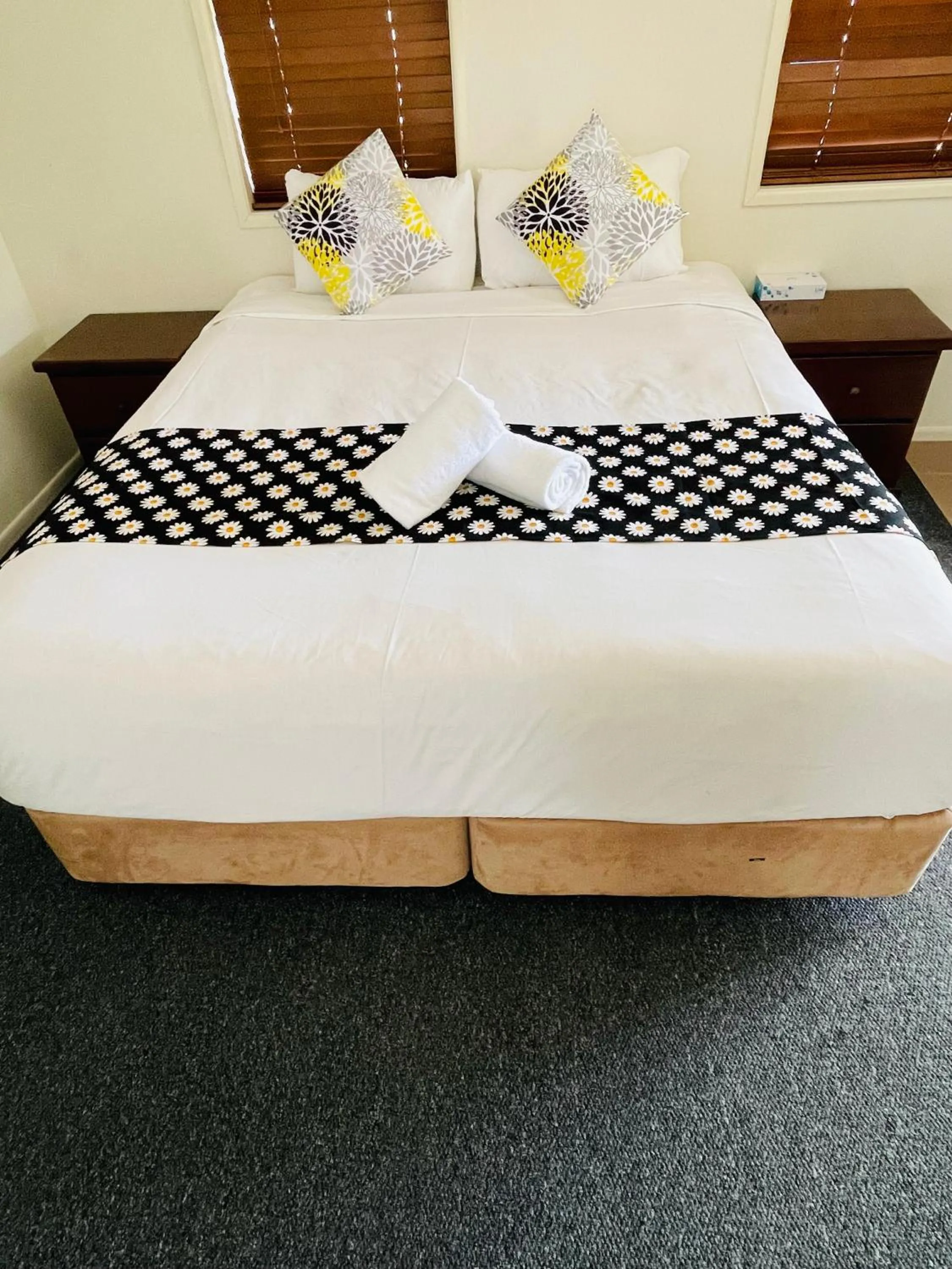 Bed in Jacaranda Place Motor Inn
