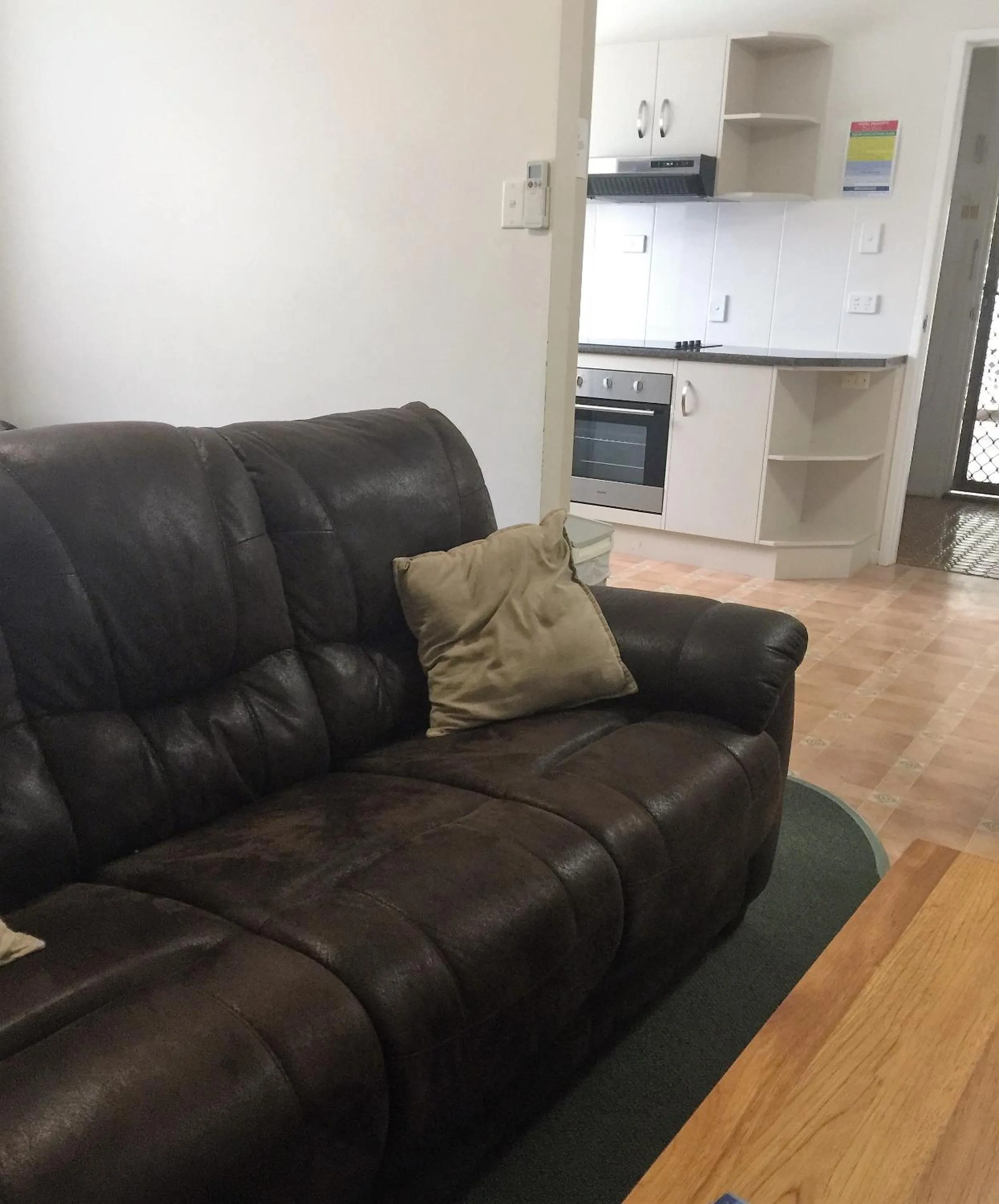 TV and multimedia in Jacaranda Place Motor Inn