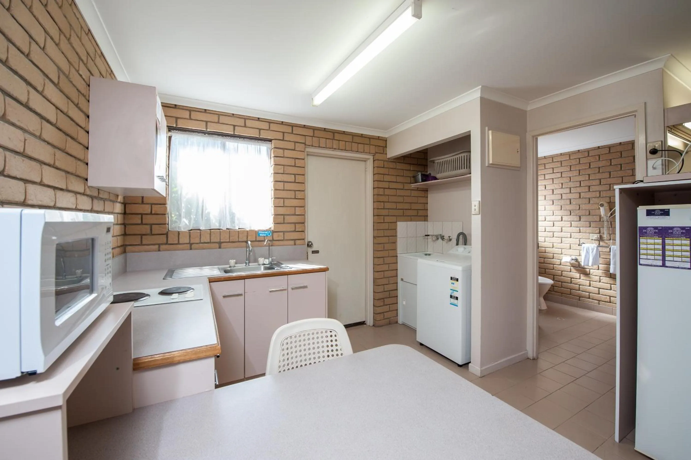 TV and multimedia in Jacaranda Place Motor Inn