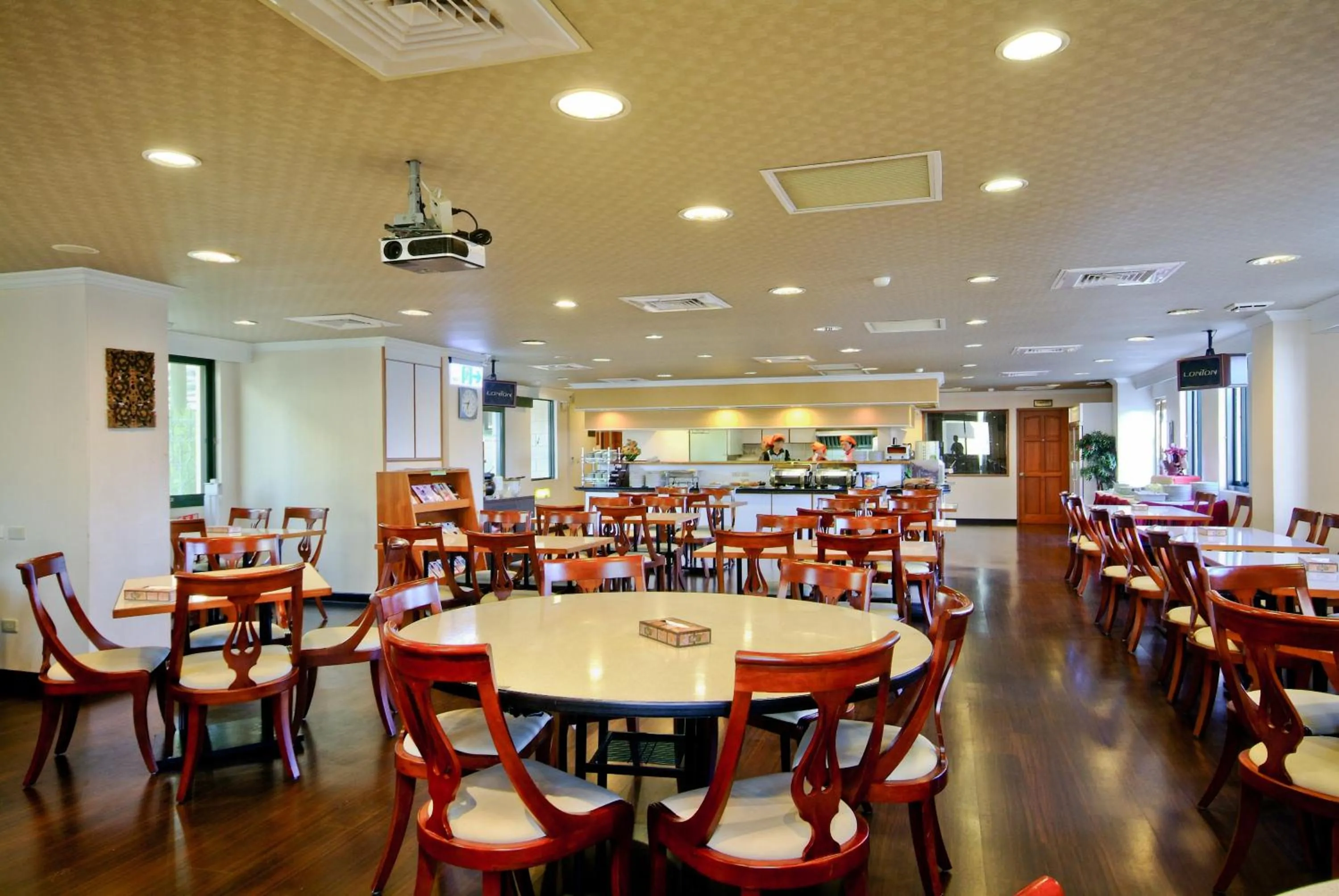 Restaurant/places to eat in F Hotel Tainan- Pet-friendly