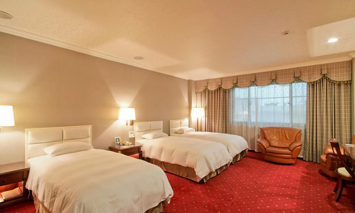 Bed in F Hotel Tainan- Pet-friendly