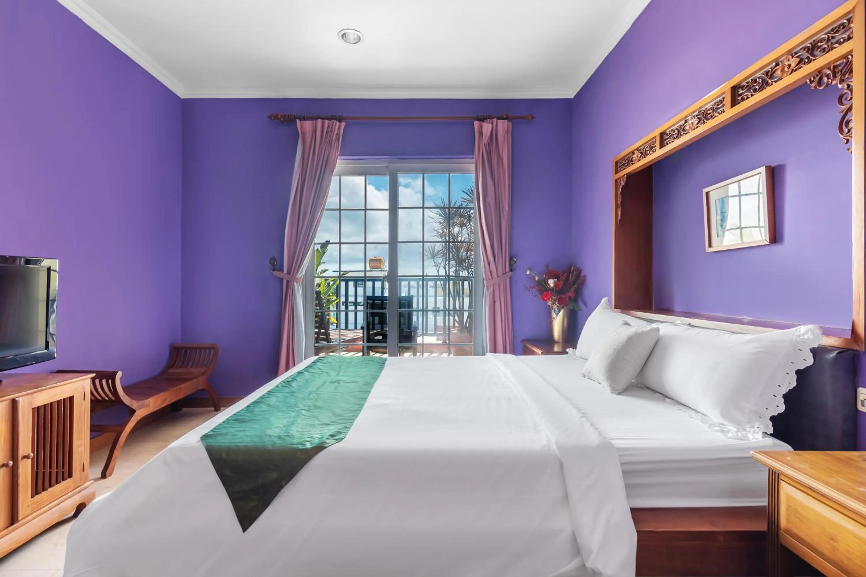 Photo of the whole room, Bed in Golden Ocean Azure Hotel