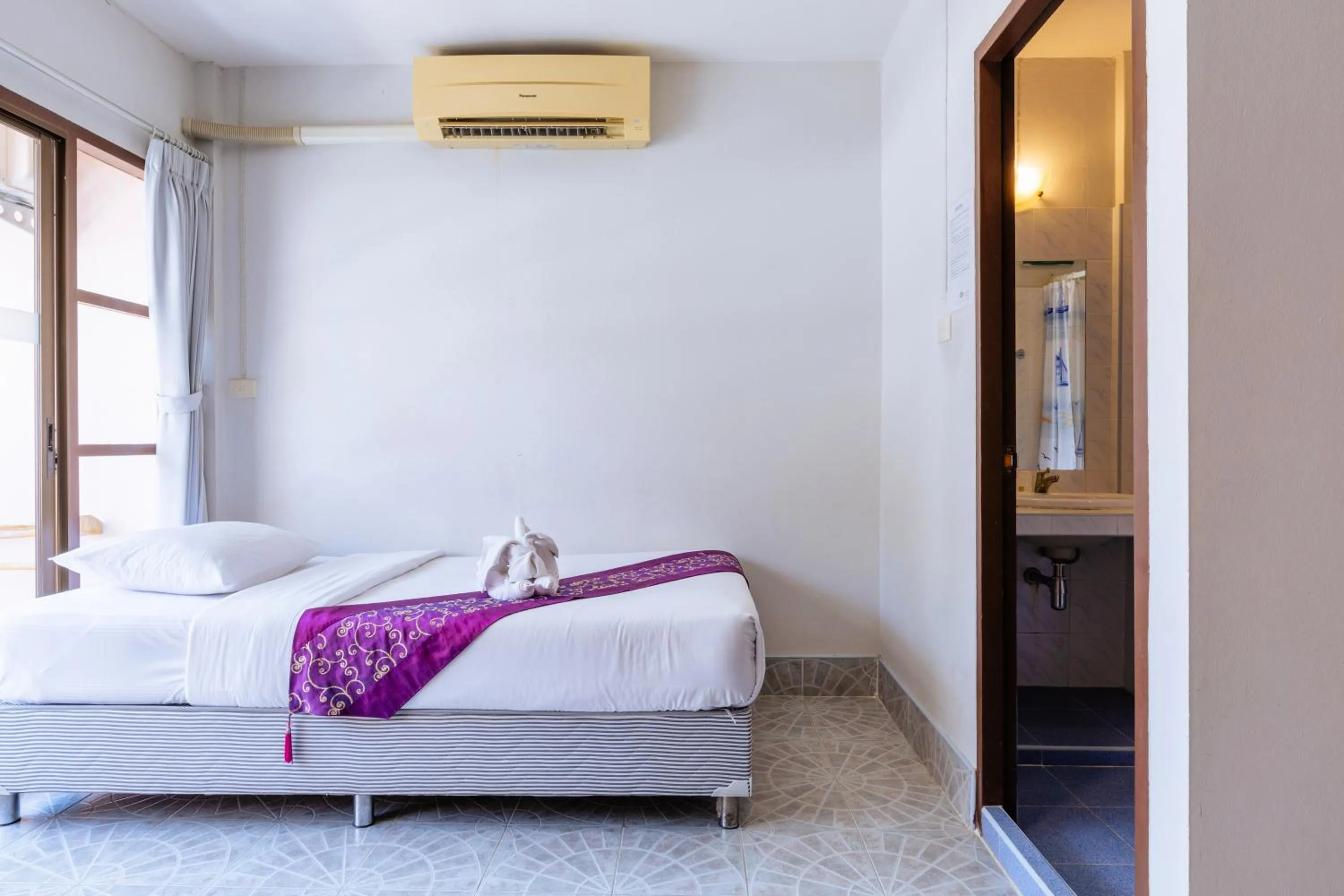 Bed in Hua Hin Star Hotel