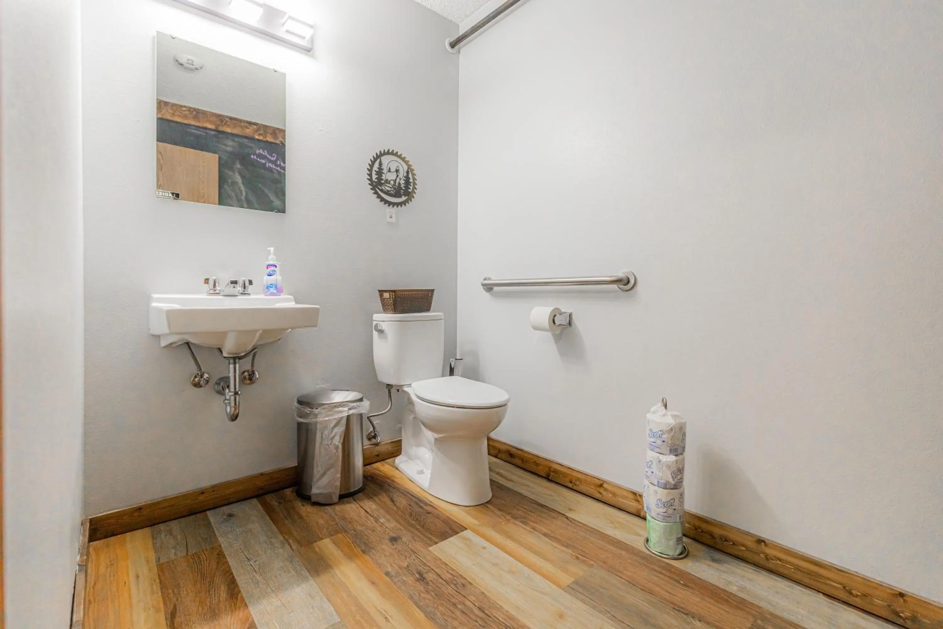 Toilet in Pintler's Portal Hostel