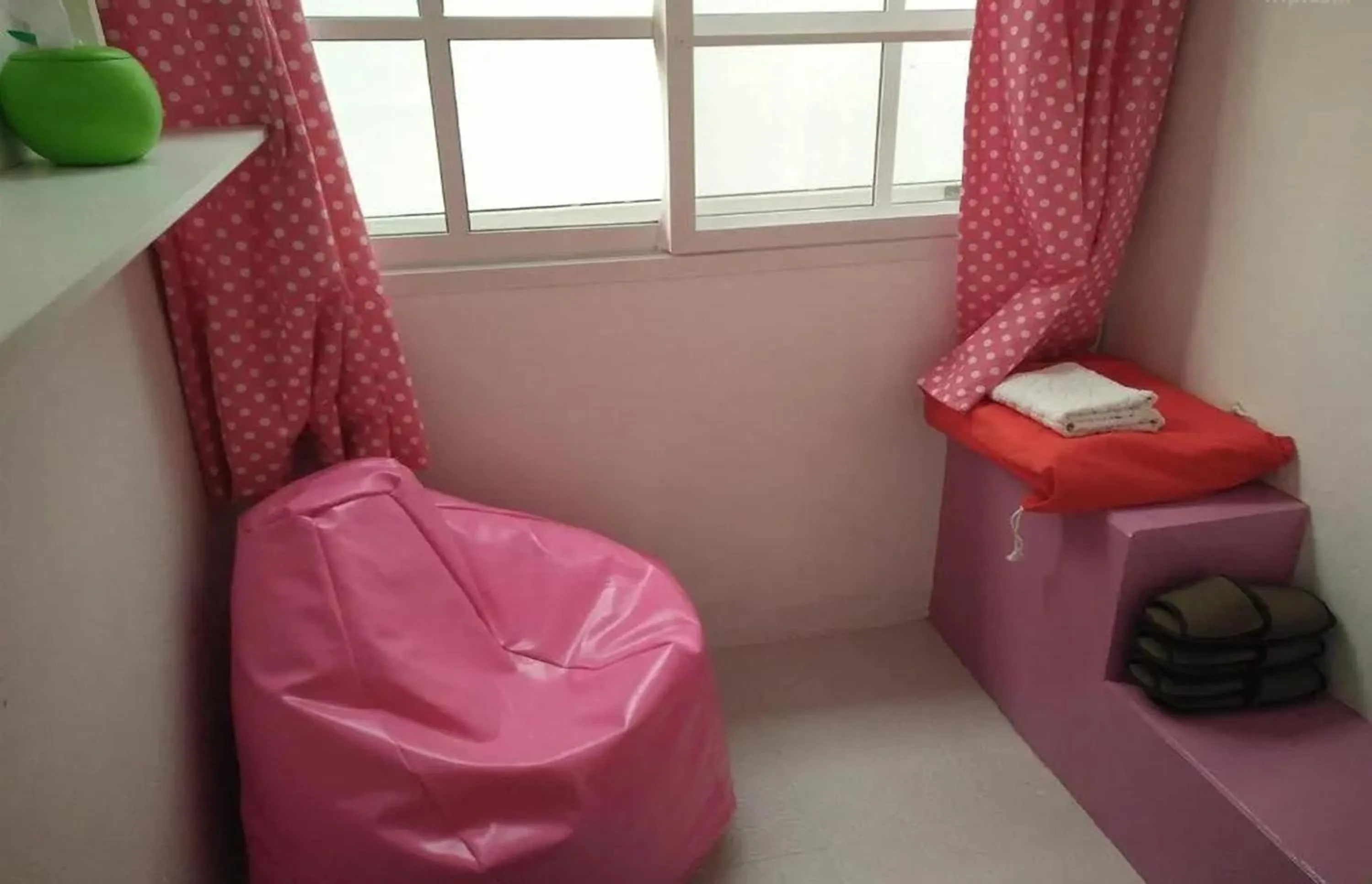 Seating area, Bed in Na-Rak-O Resort