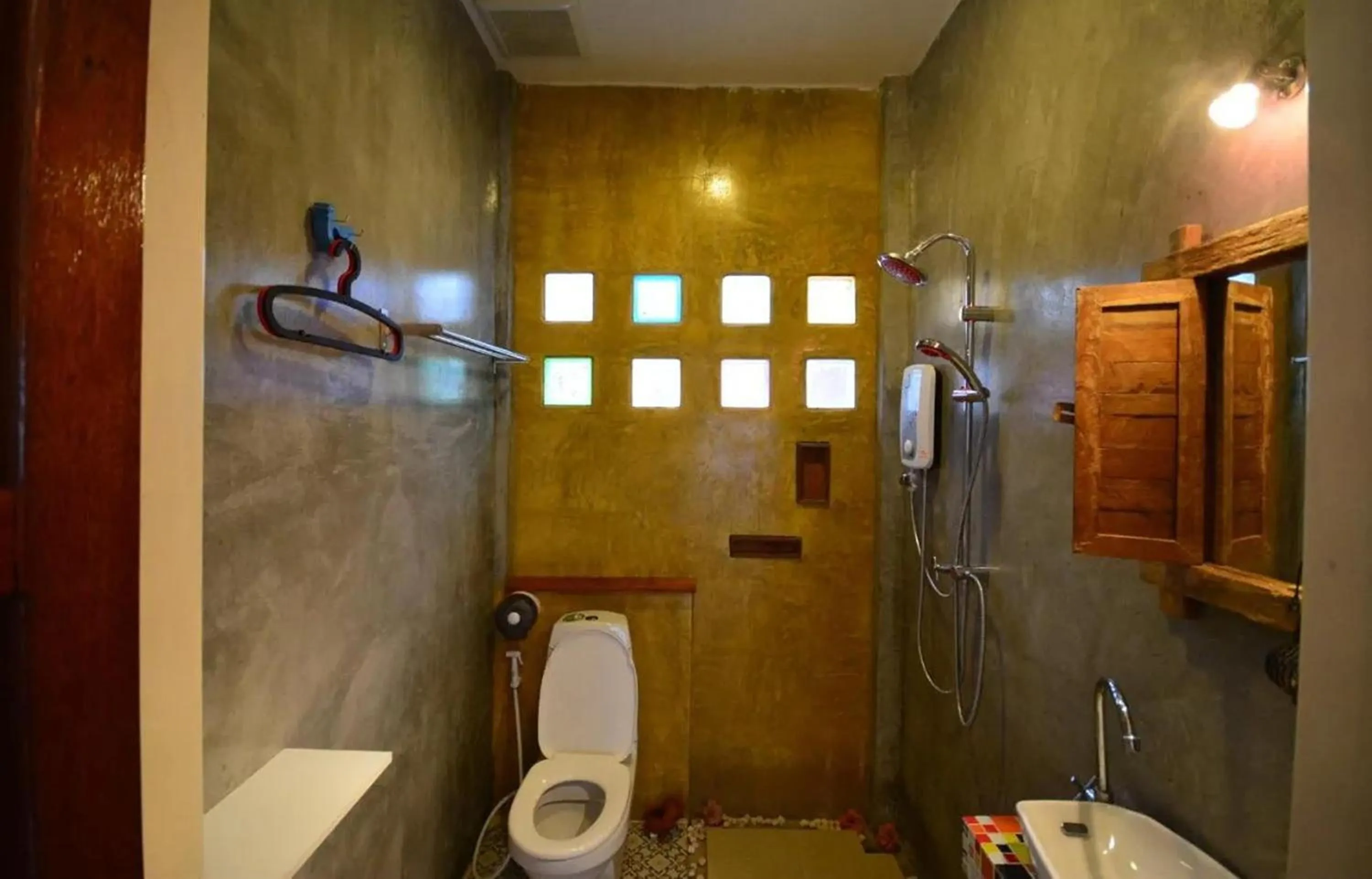 Shower in Na-Rak-O Resort