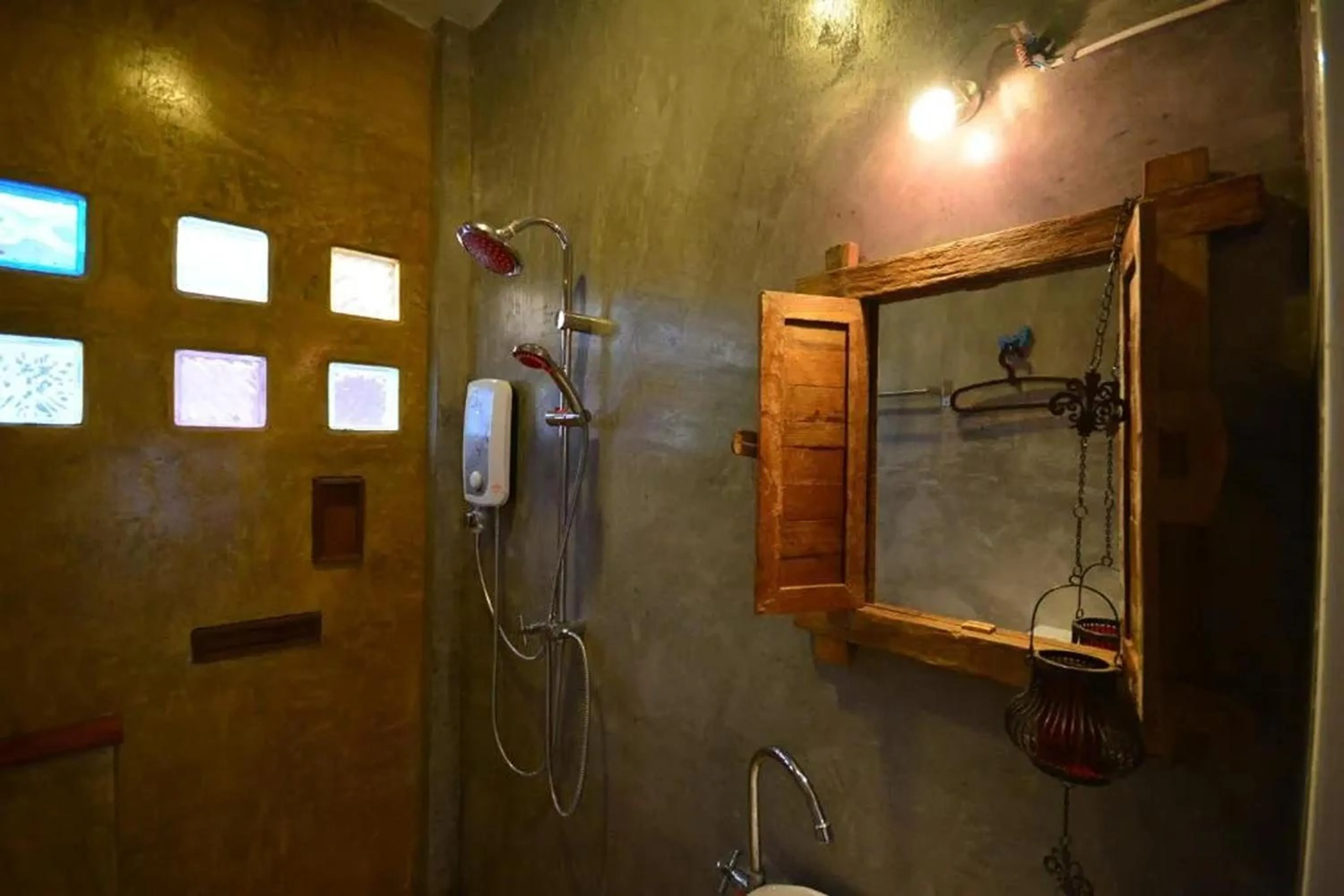Shower in Na-Rak-O Resort