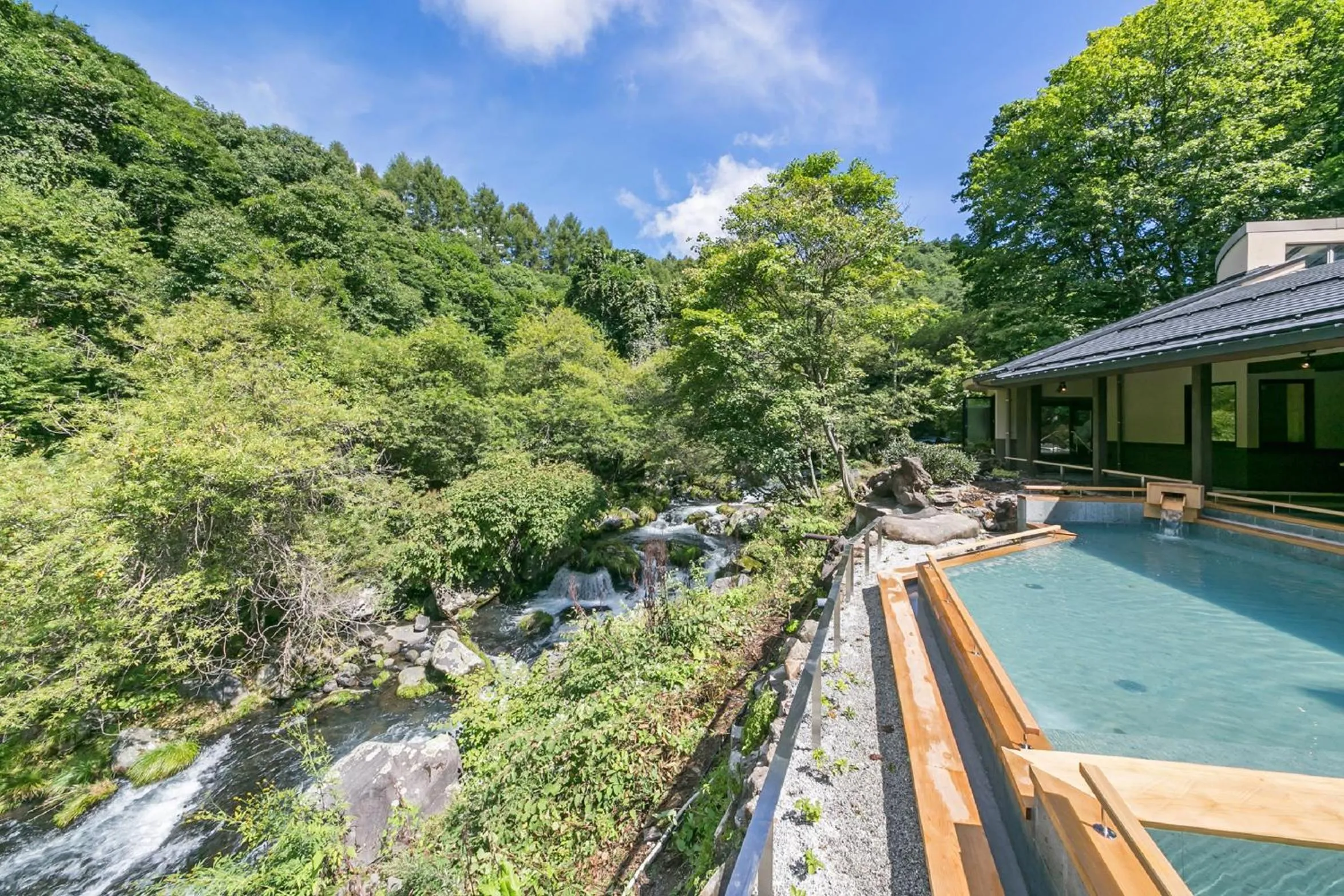 Open Air Bath in Tateshina Grand Hotel Takinoyu