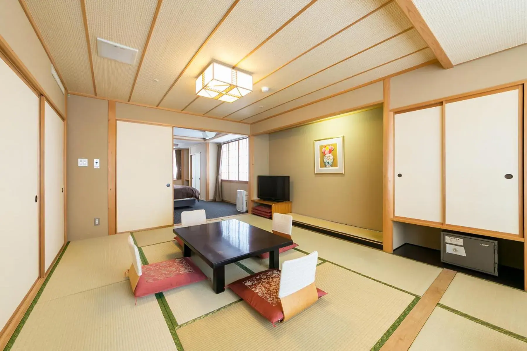 Room with Tatami Area - single occupancy - Disability Access in Tateshina Grand Hotel Takinoyu Room with Tatami Area - single occupancy - Disability Access in Tateshina Grand Hotel Takinoyu