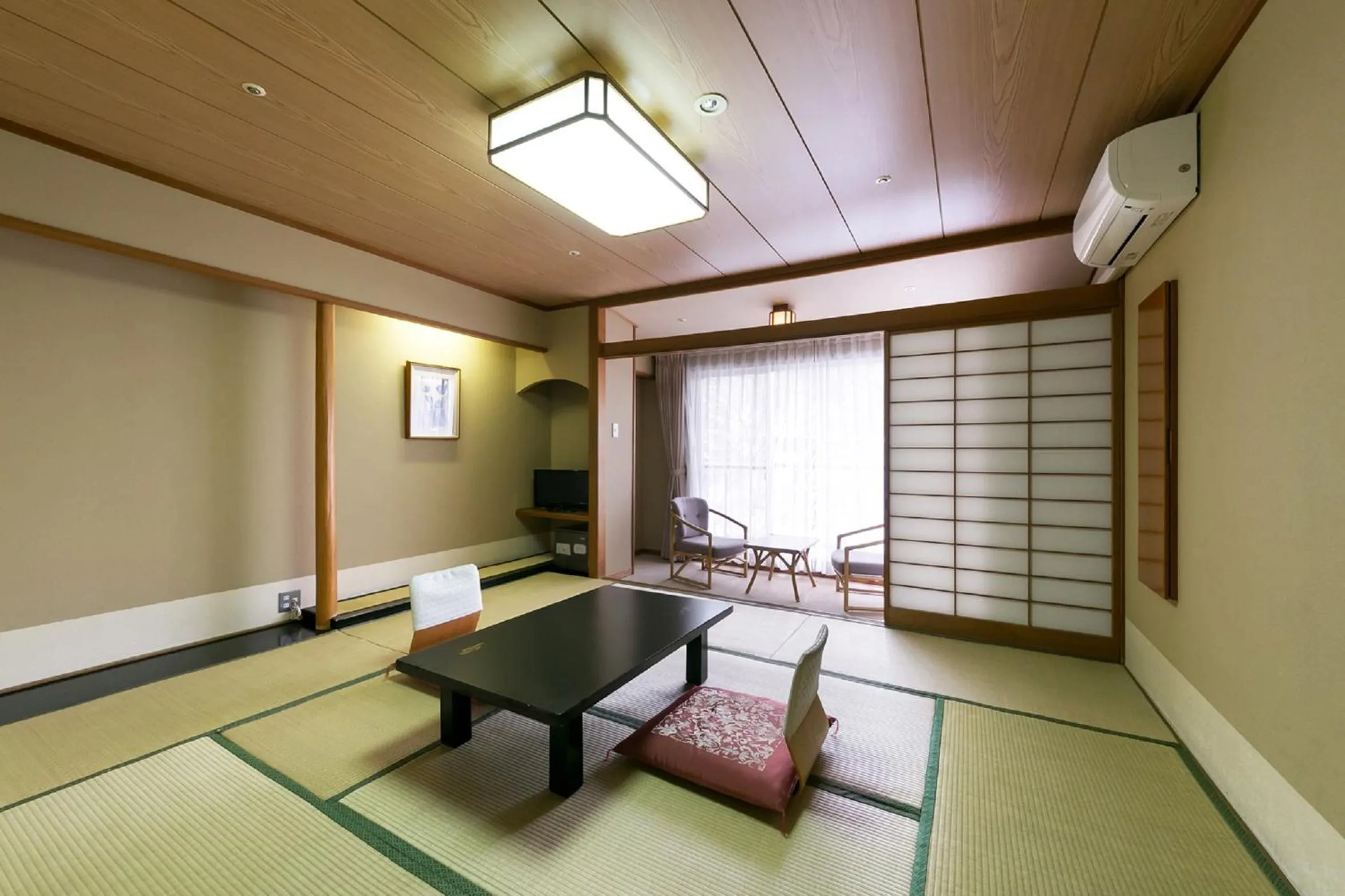 TV and multimedia in Tateshina Grand Hotel Takinoyu