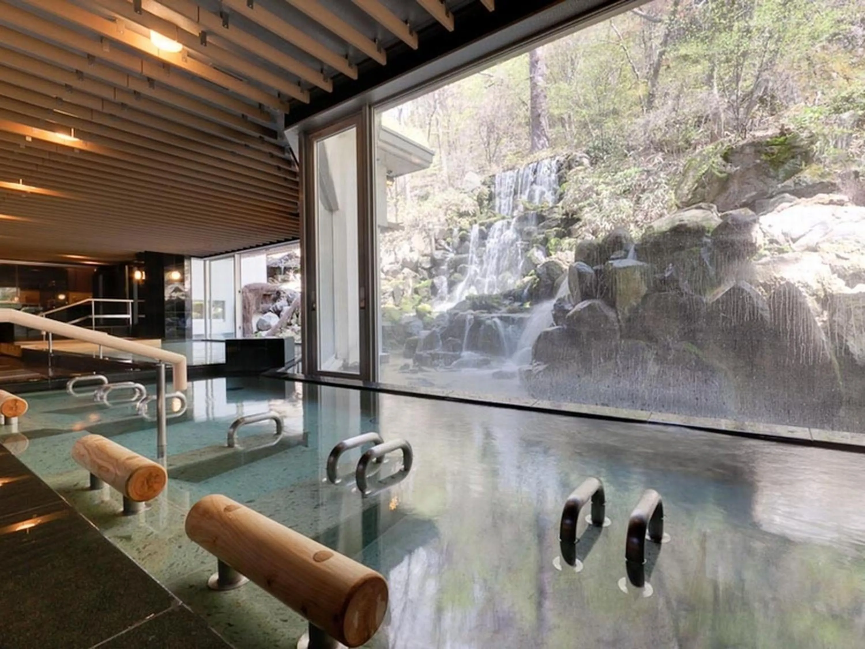 Hot Spring Bath in Tateshina Grand Hotel Takinoyu