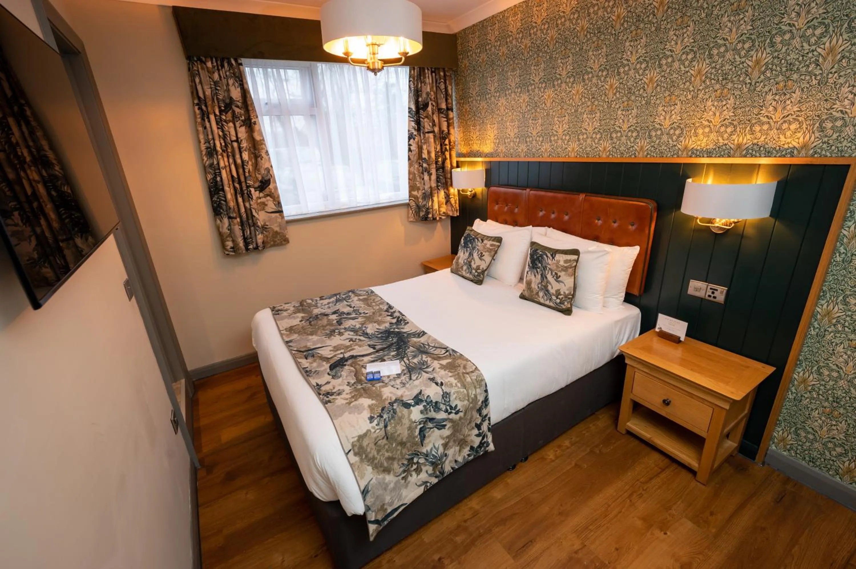 Bed in Riverside Hotel by Chef & Brewer Collection