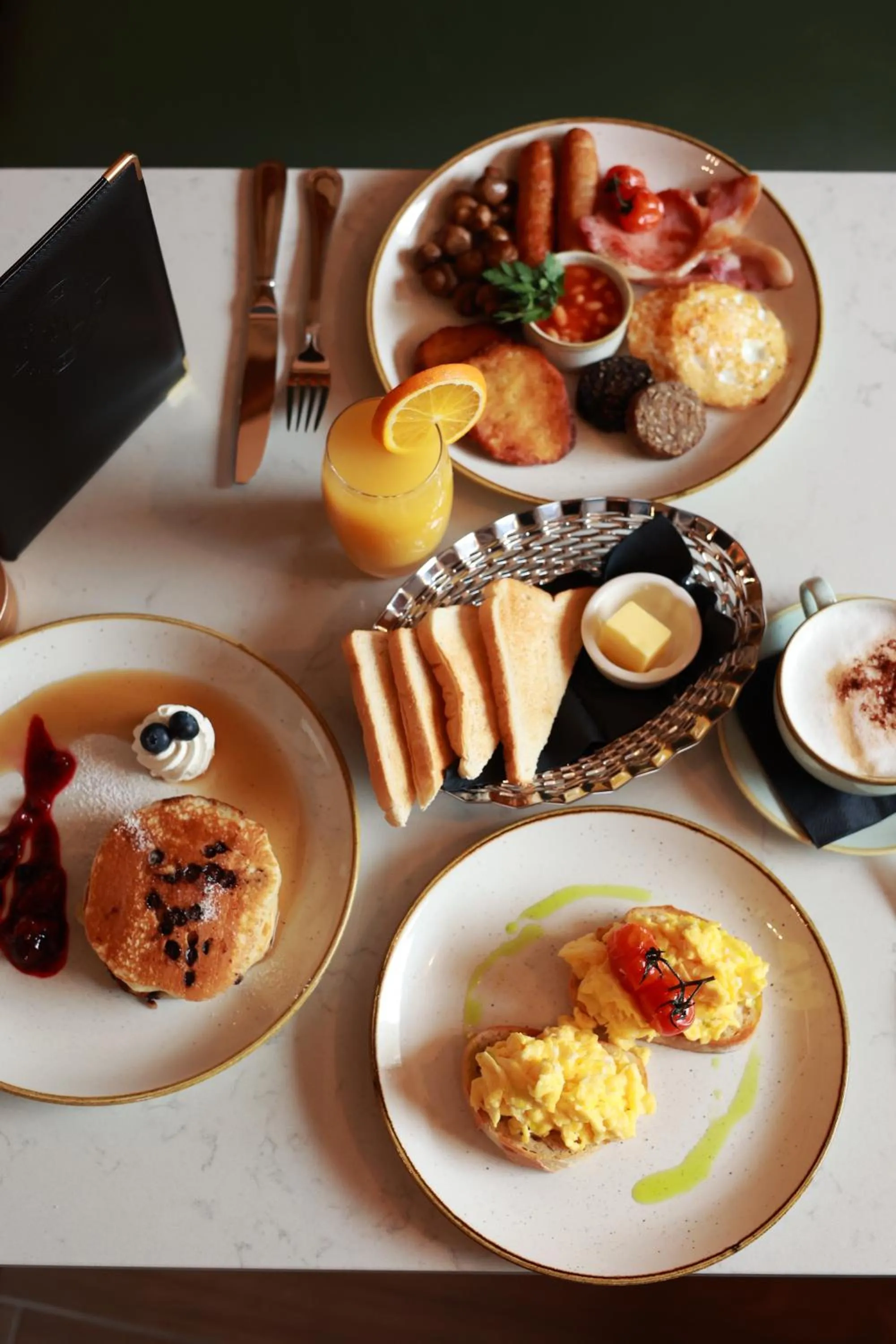 Lounge or bar in The James Hotel