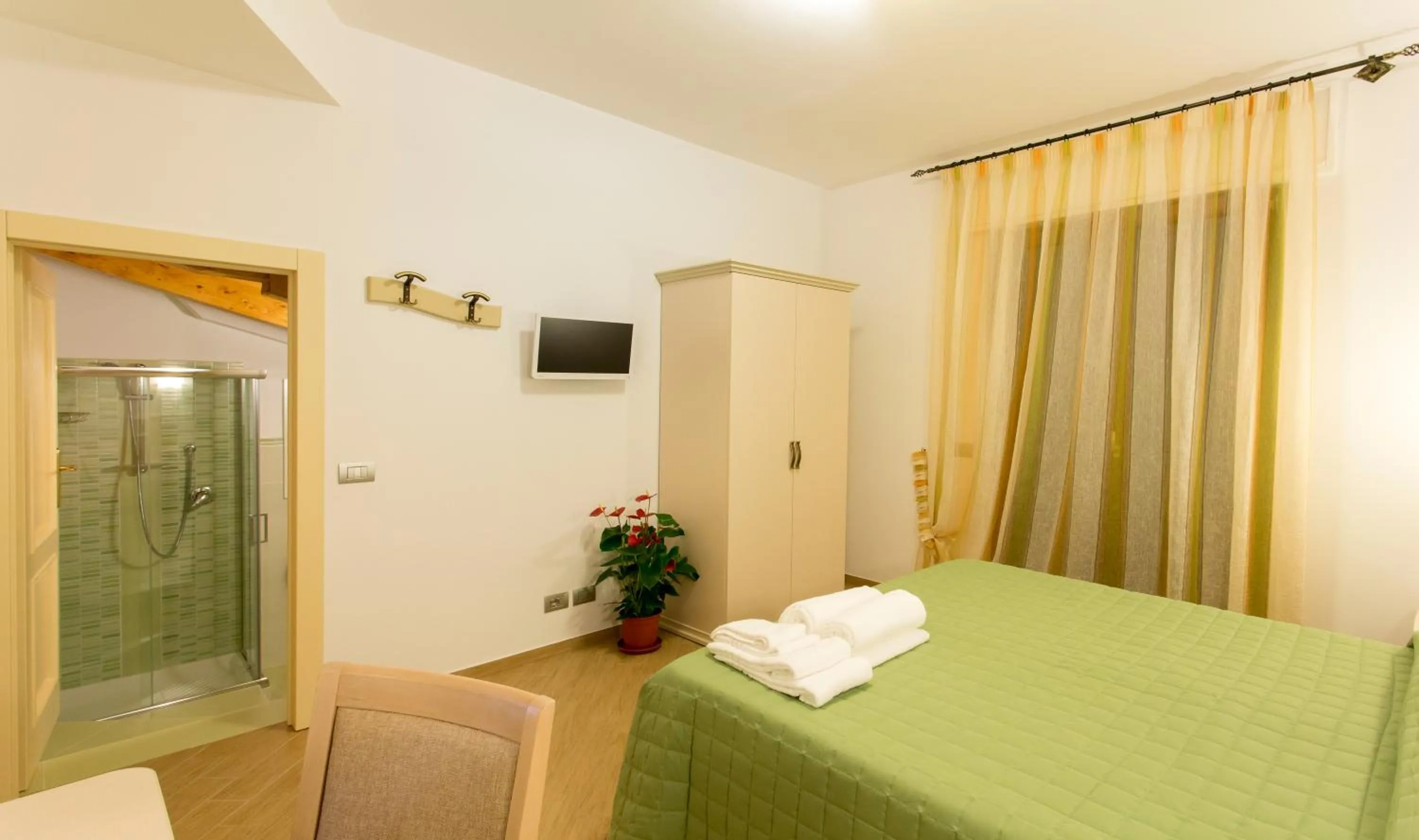 Photo of the whole room, Bed in BB Santalucia