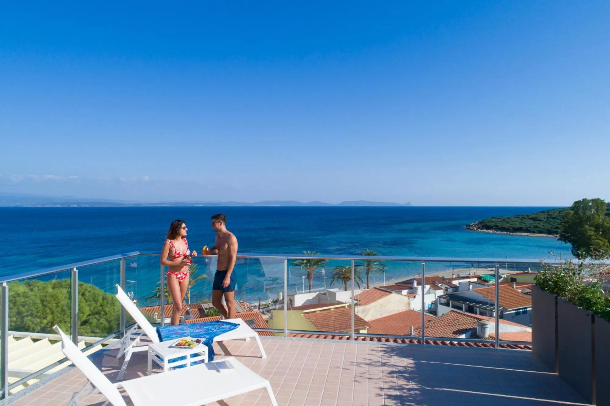 People in Lu' Hotel Maladroxia