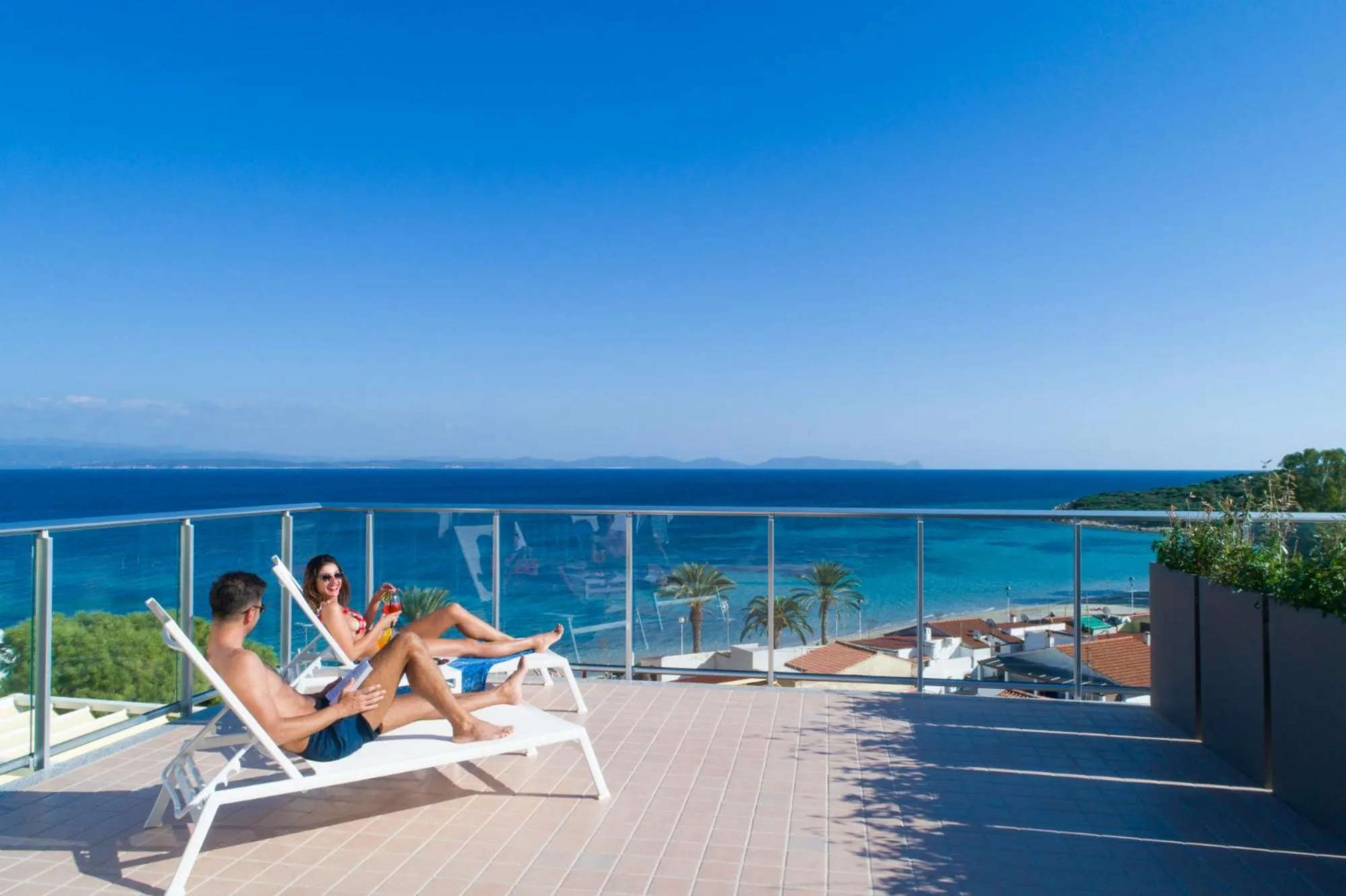 People in Lu' Hotel Maladroxia