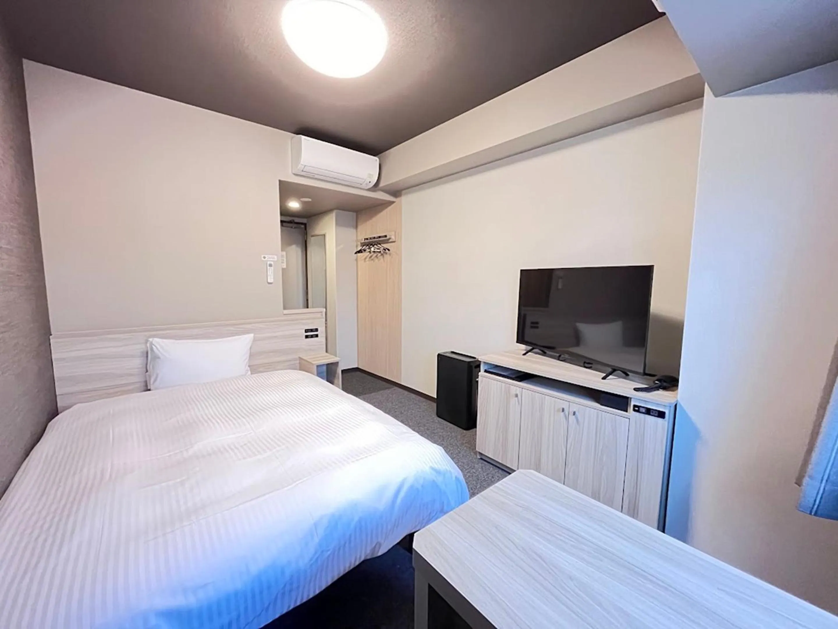 Photo of the whole room, Bed in Hotel Route Inn Kuwana