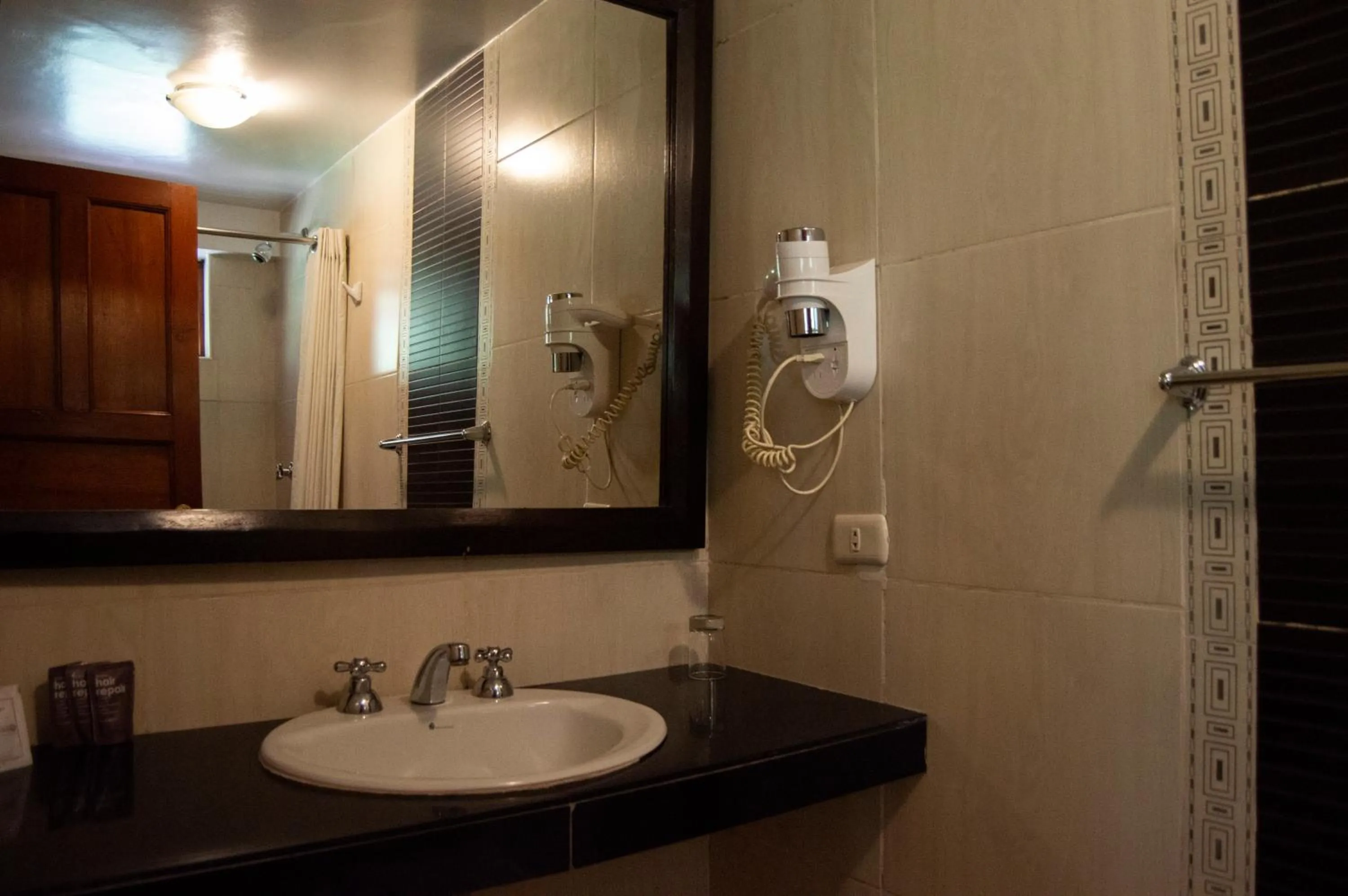 Shower in Santuario Machupicchu