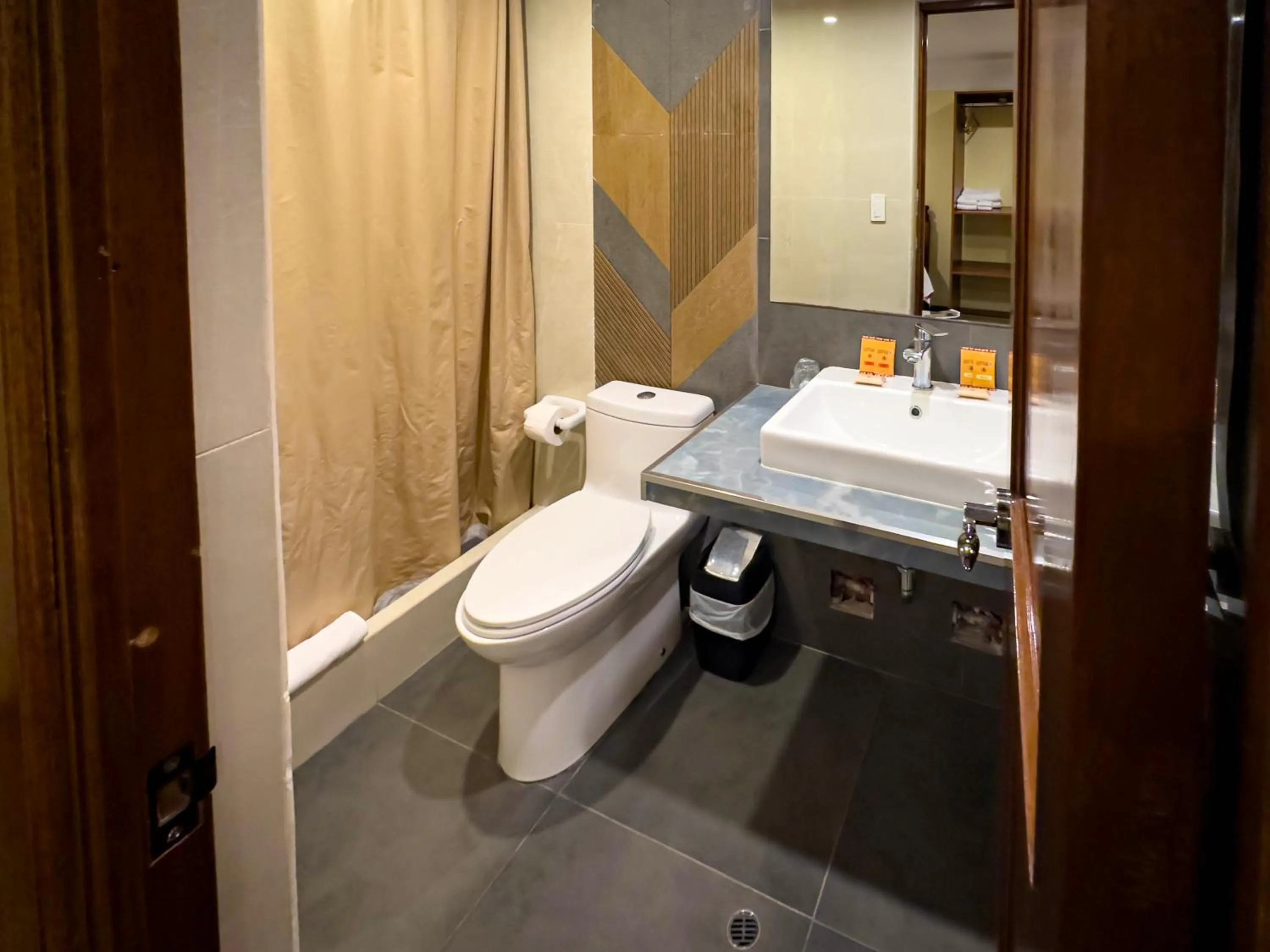 Shower in Santuario Machupicchu