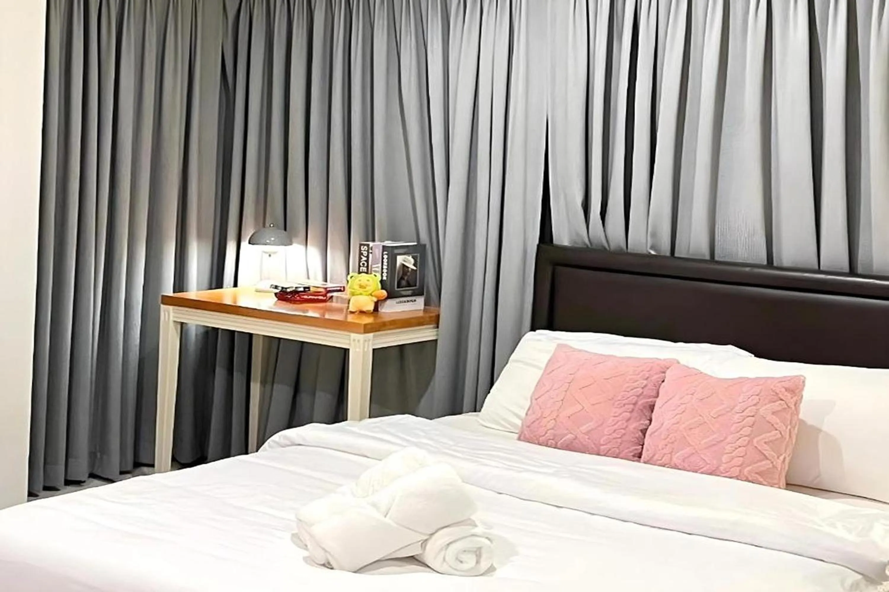 Photo of the whole room, Bed in BM Pool Villa Pattaya