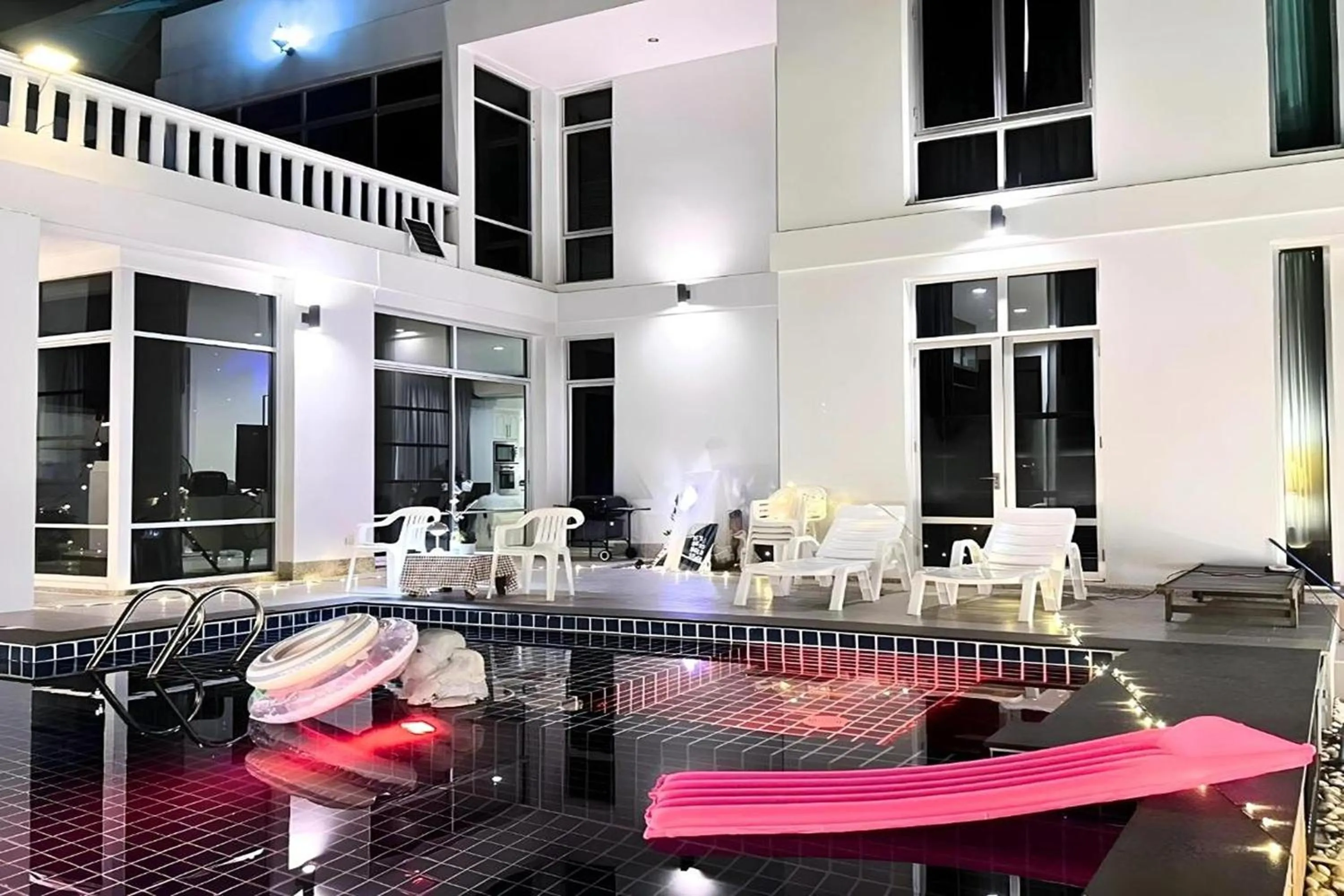 Seating area in BM Pool Villa Pattaya