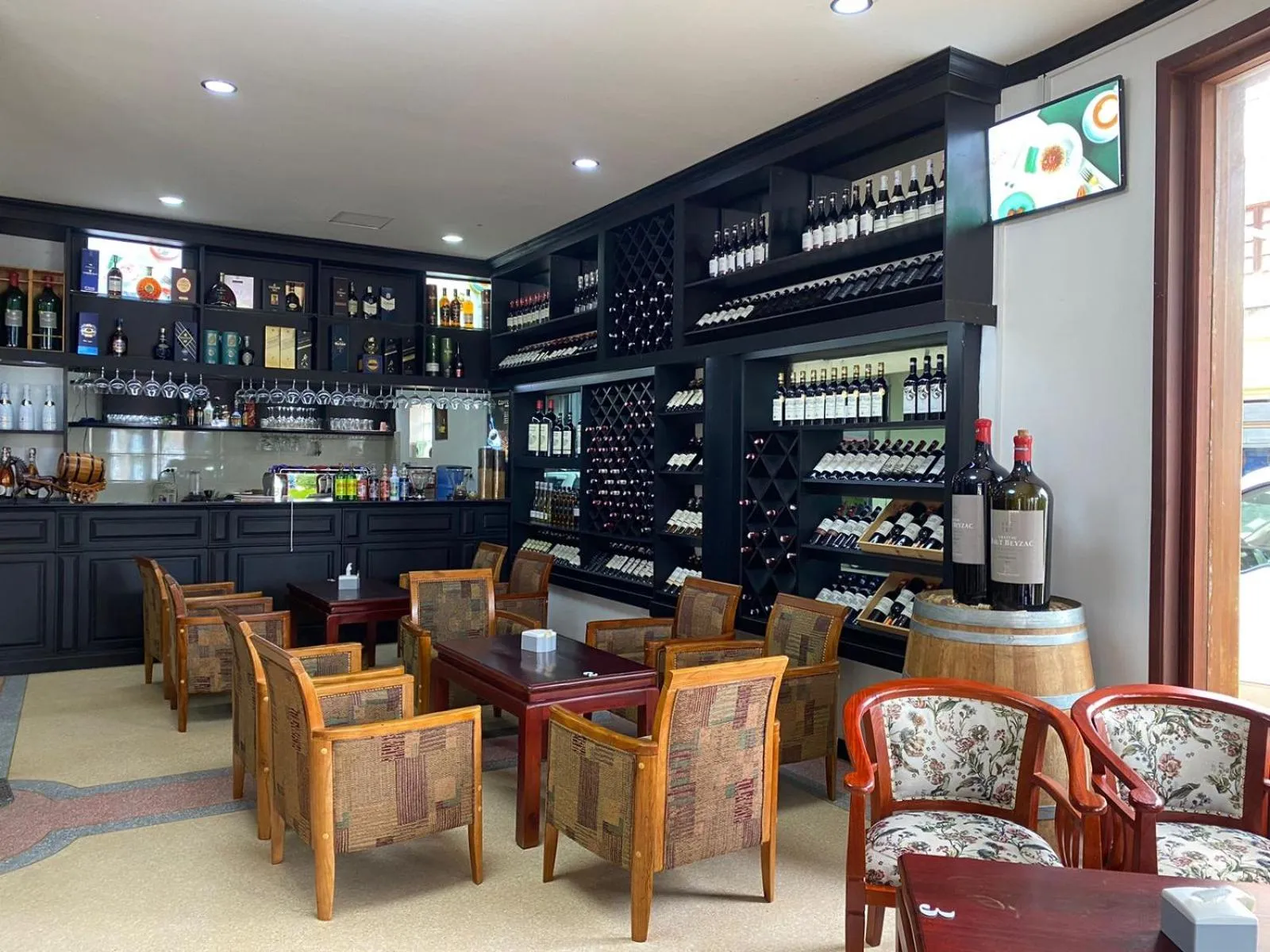 Restaurant/places to eat in SUBINH HOTEL AND RESTAURANT