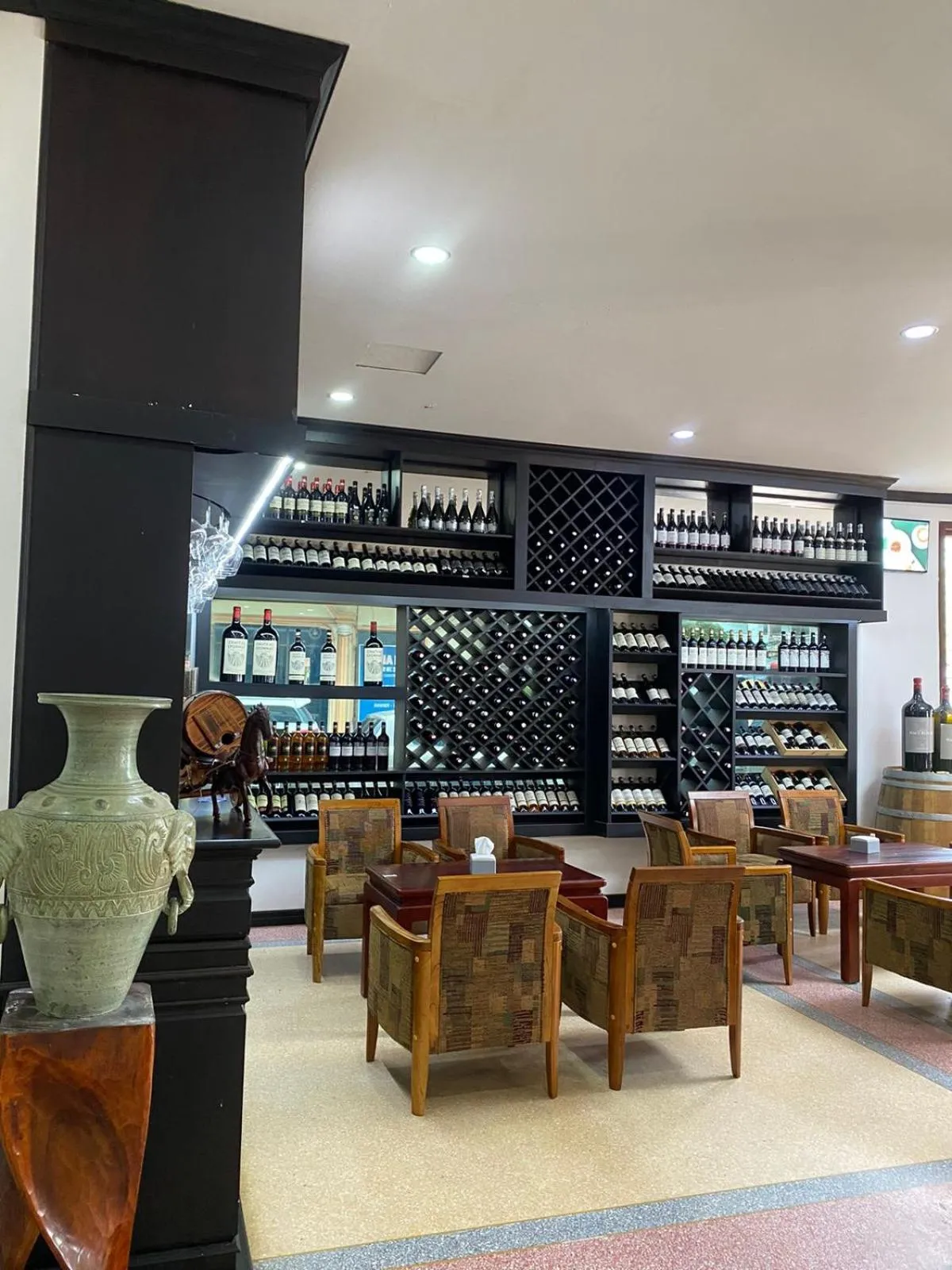 Restaurant/places to eat in SUBINH HOTEL AND RESTAURANT