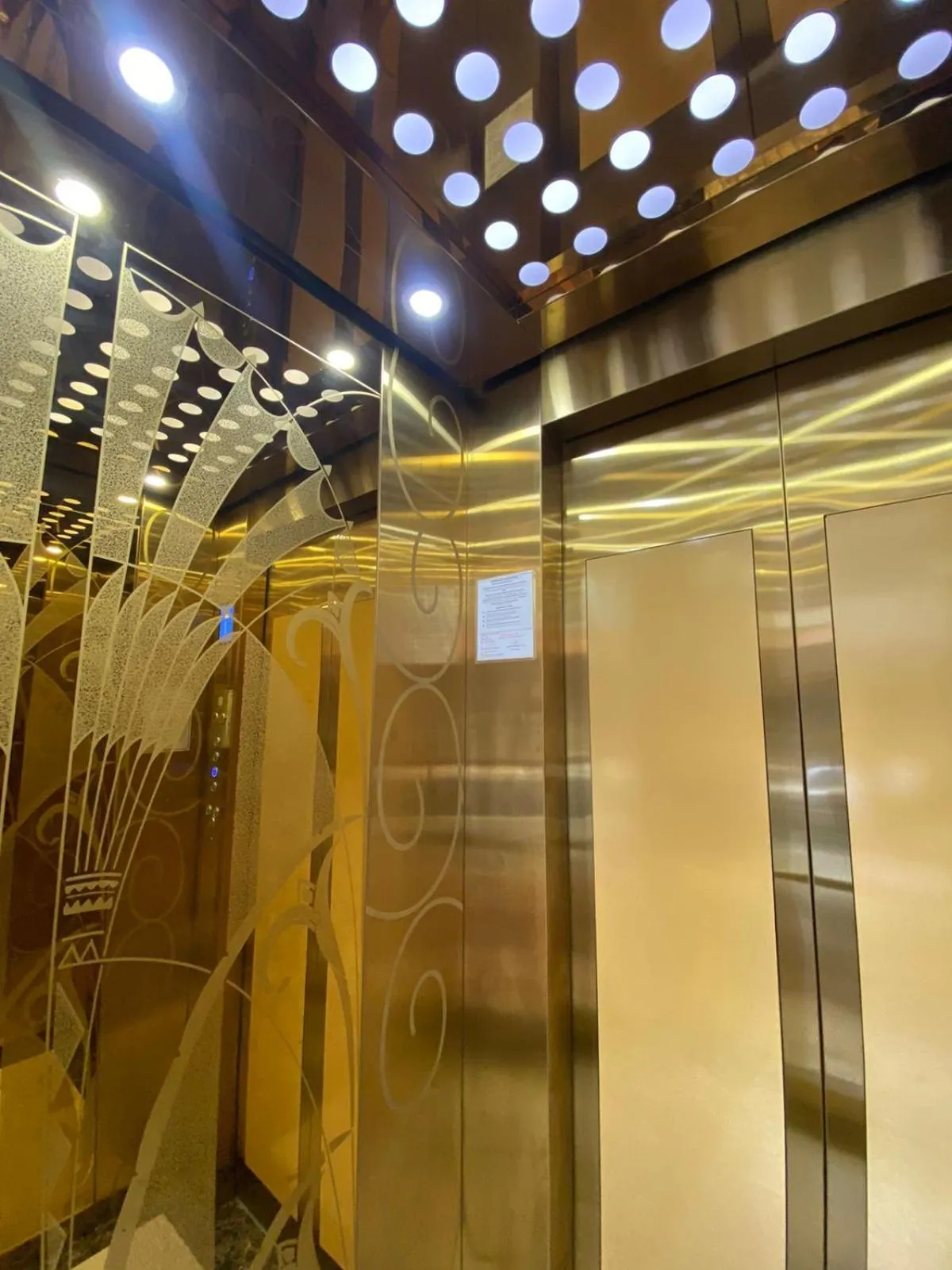 elevator in SUBINH HOTEL AND RESTAURANT