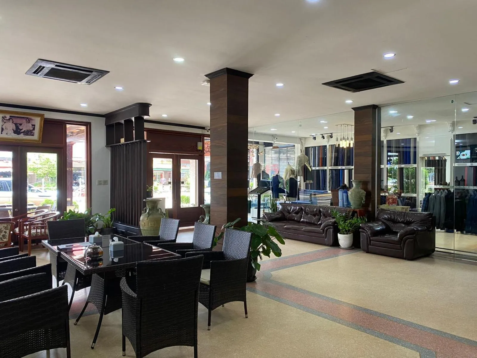 Restaurant/places to eat in SUBINH HOTEL AND RESTAURANT